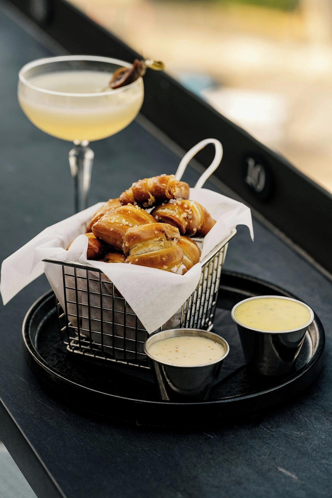 Restaurant AC Hotel by Marriott Washington DC Capitol Hill Navy Yard