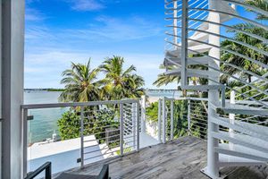 Alquiler Vacacional - Miami Stunning Waterfront Villa Escape