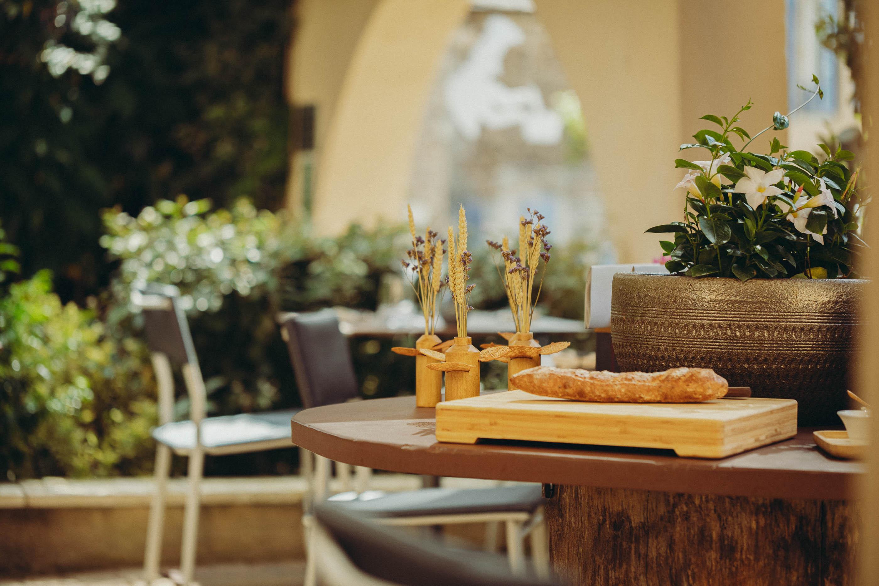 Varios Auberge de Clochemerle Hôtel & Restaurant