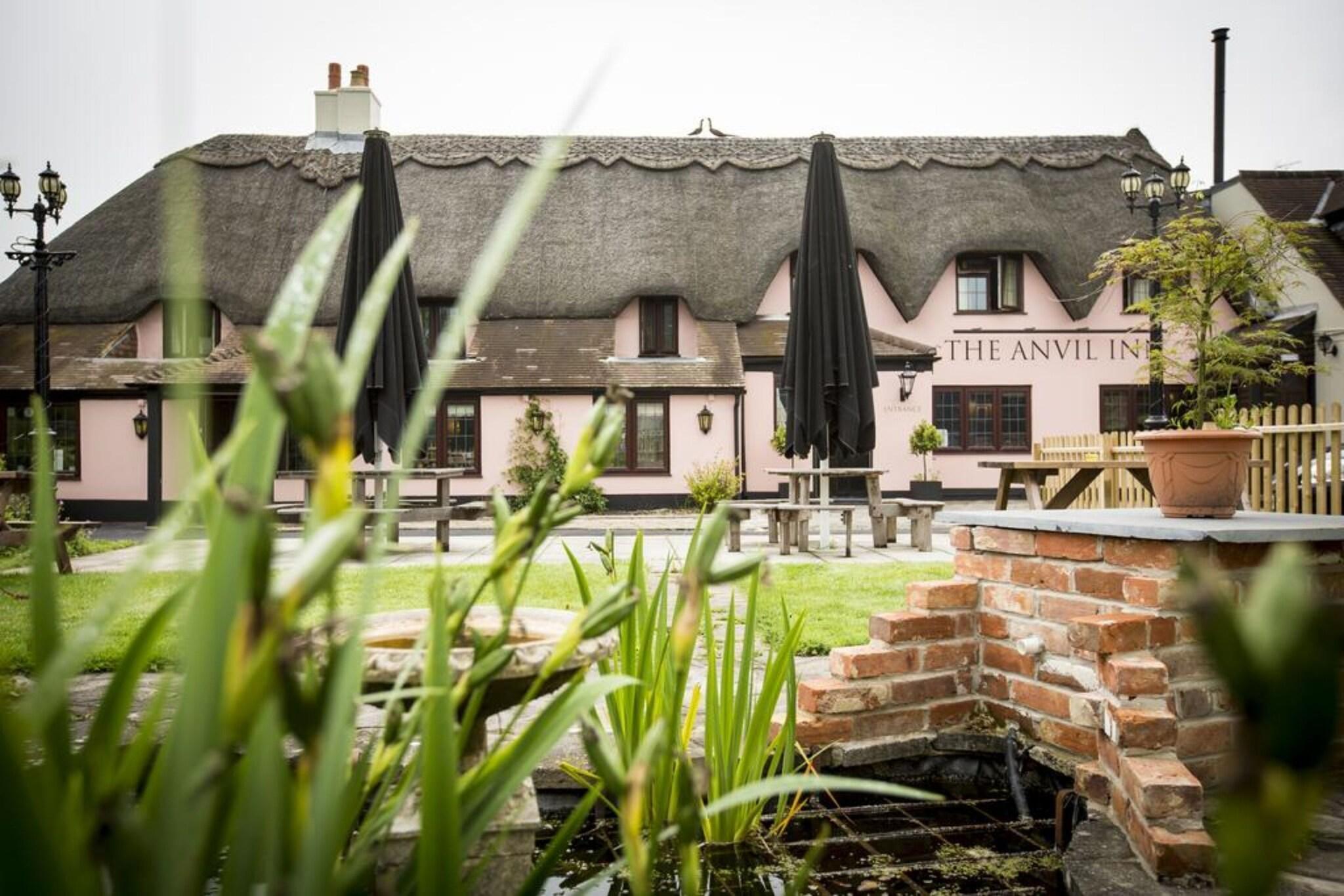 Varios The Anvil Inn