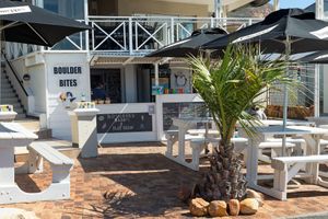 Alojamiento - Boulders Beach Hotel, Cafe and Curio