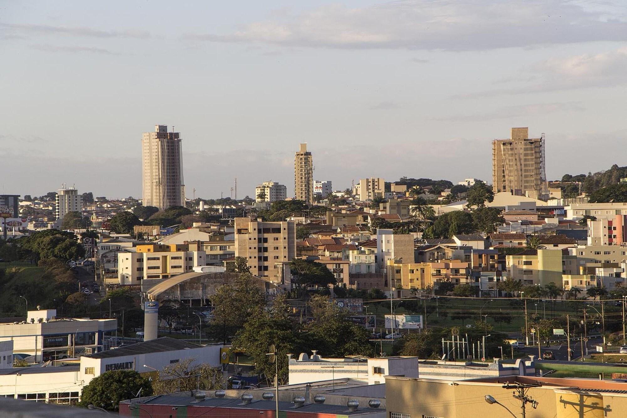 Varios JP Palace Hotel