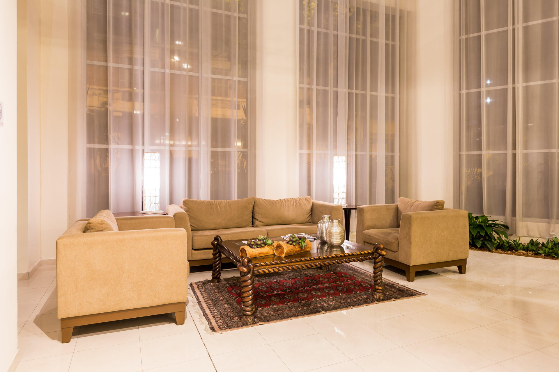 Vista Exterior Crowne Plaza Asuncion by IHG