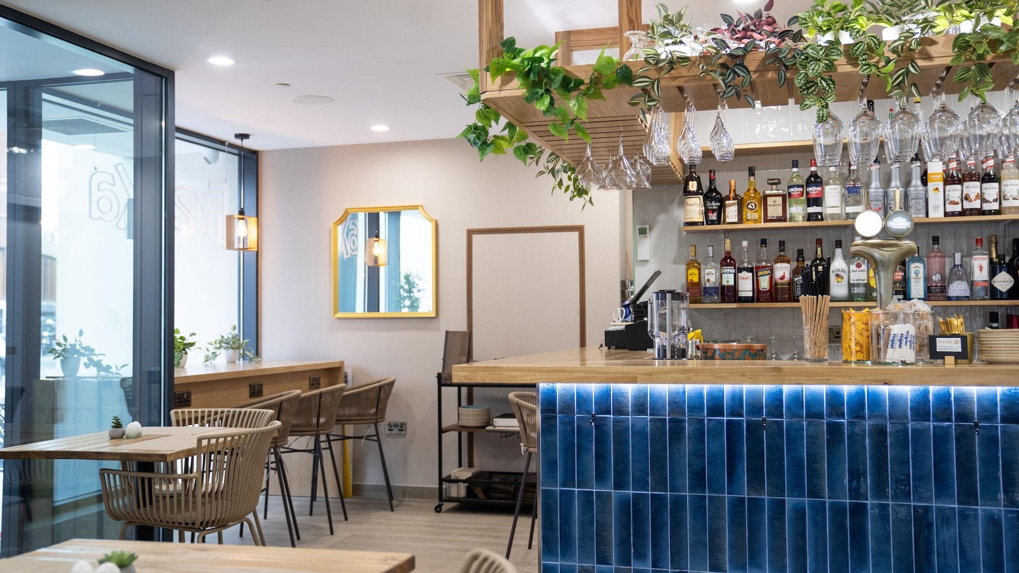 Restaurant E1 Suites & Spa