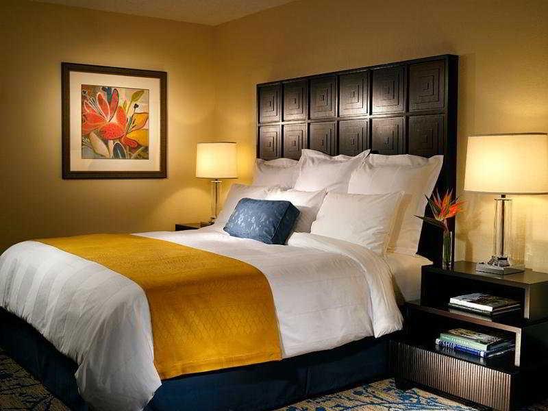 Guest room Renaissance Fort Lauderdale Cruise Port Hotel