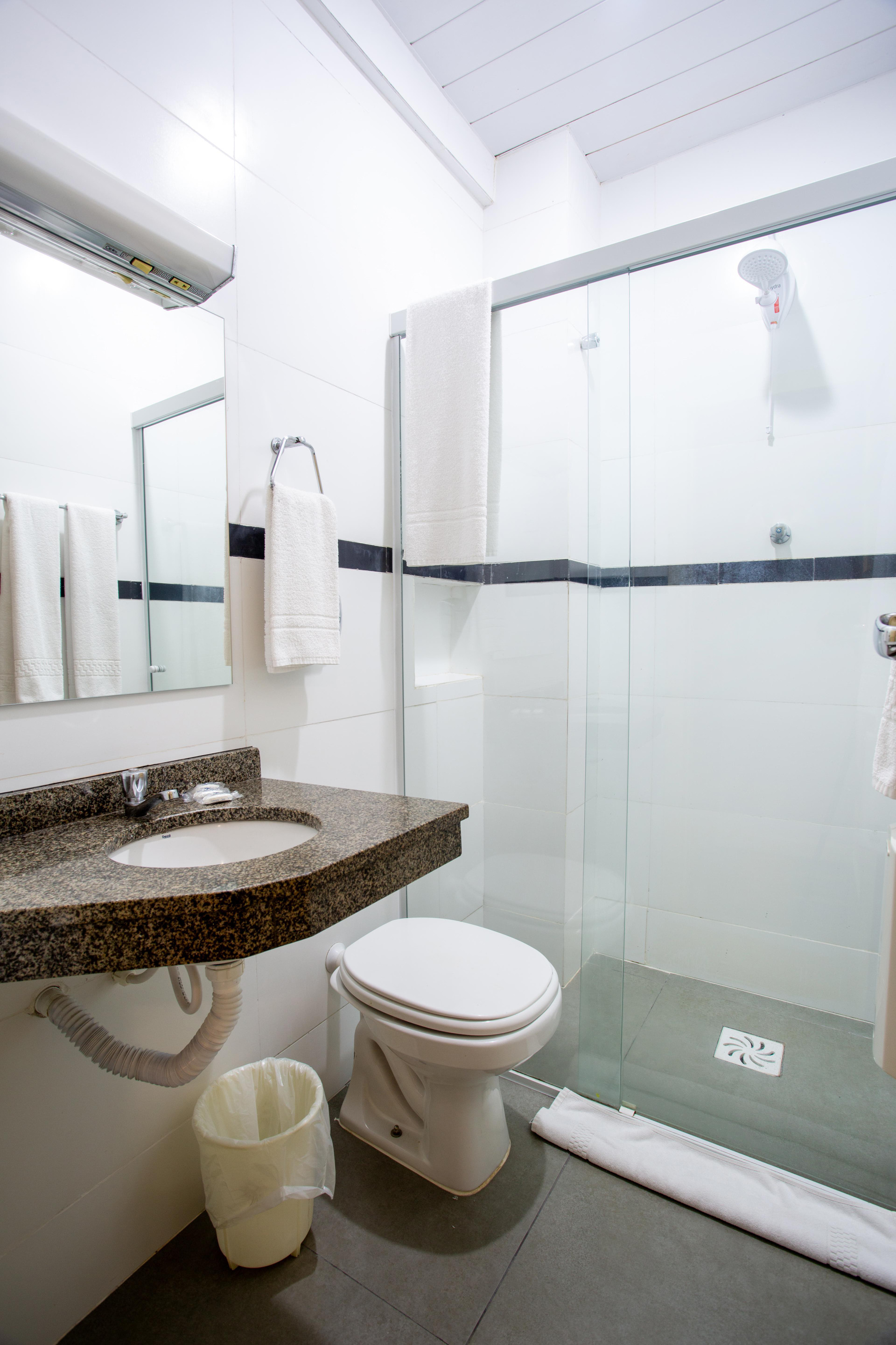 Baño Oscar Hotel