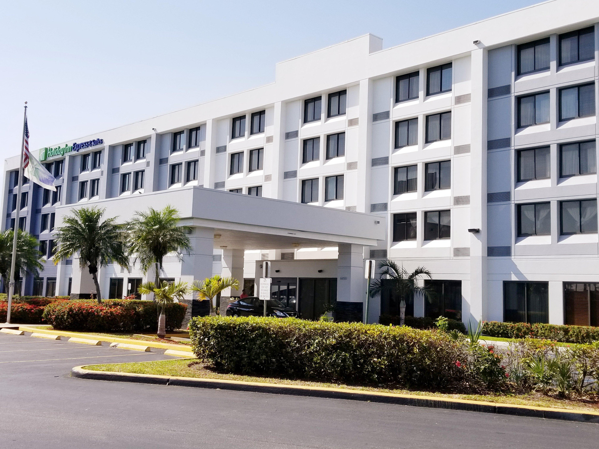 Vista Exterior Holiday Inn Express & Suites Miami - Hialeah by IHG