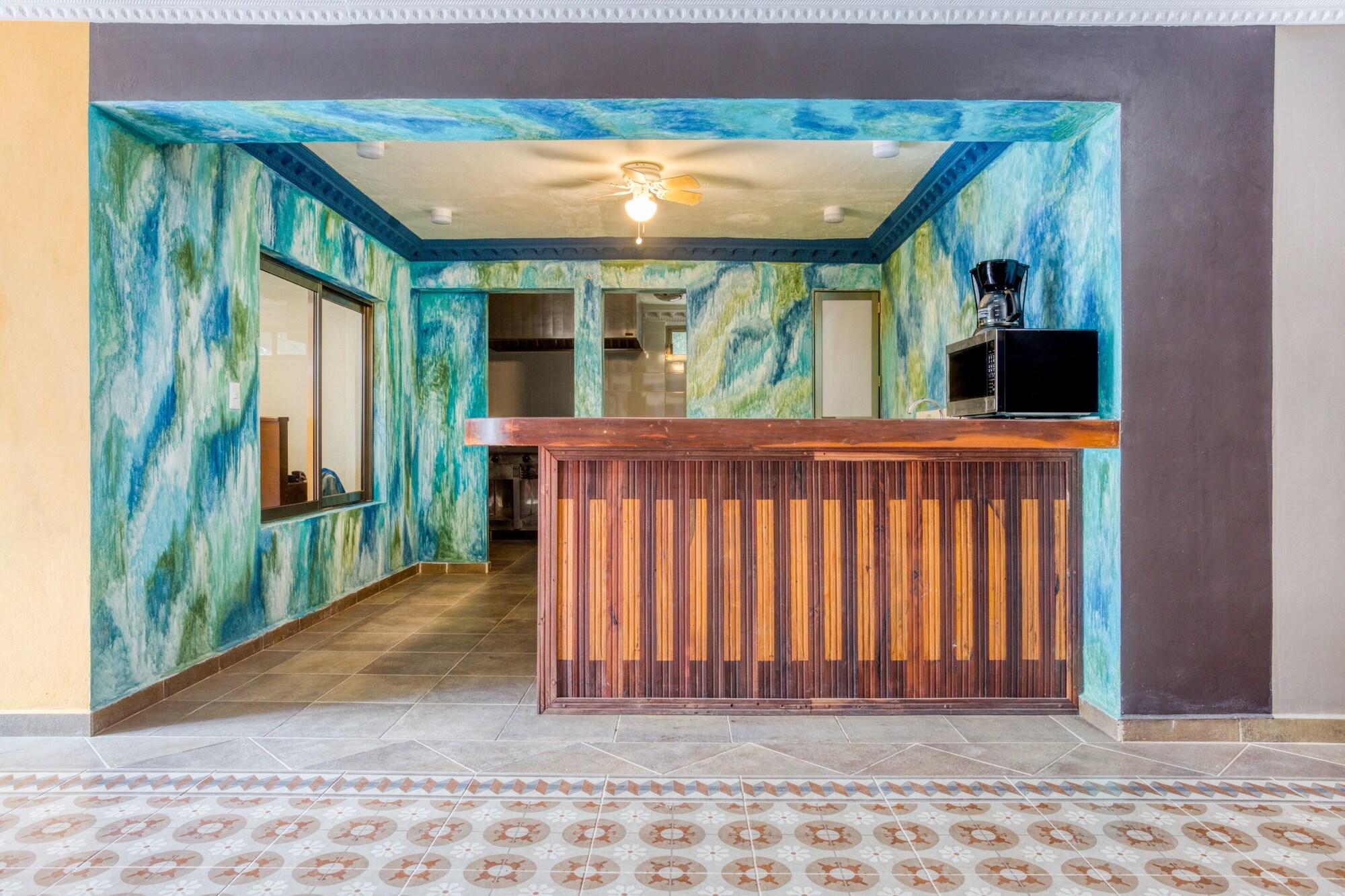 Bar/Salón Arco Maya