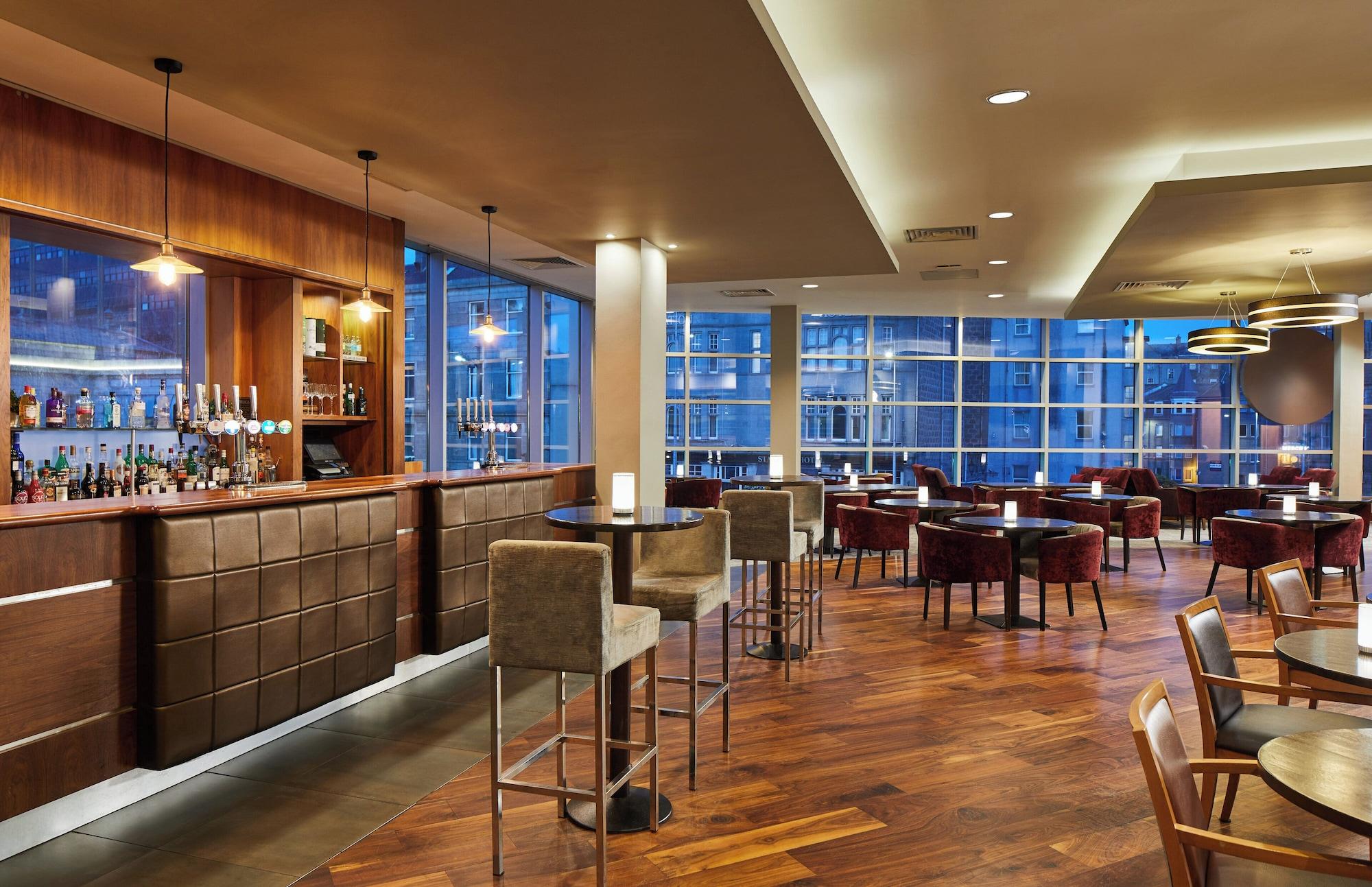 Bar/Salón Leonardo Hotel Aberdeen