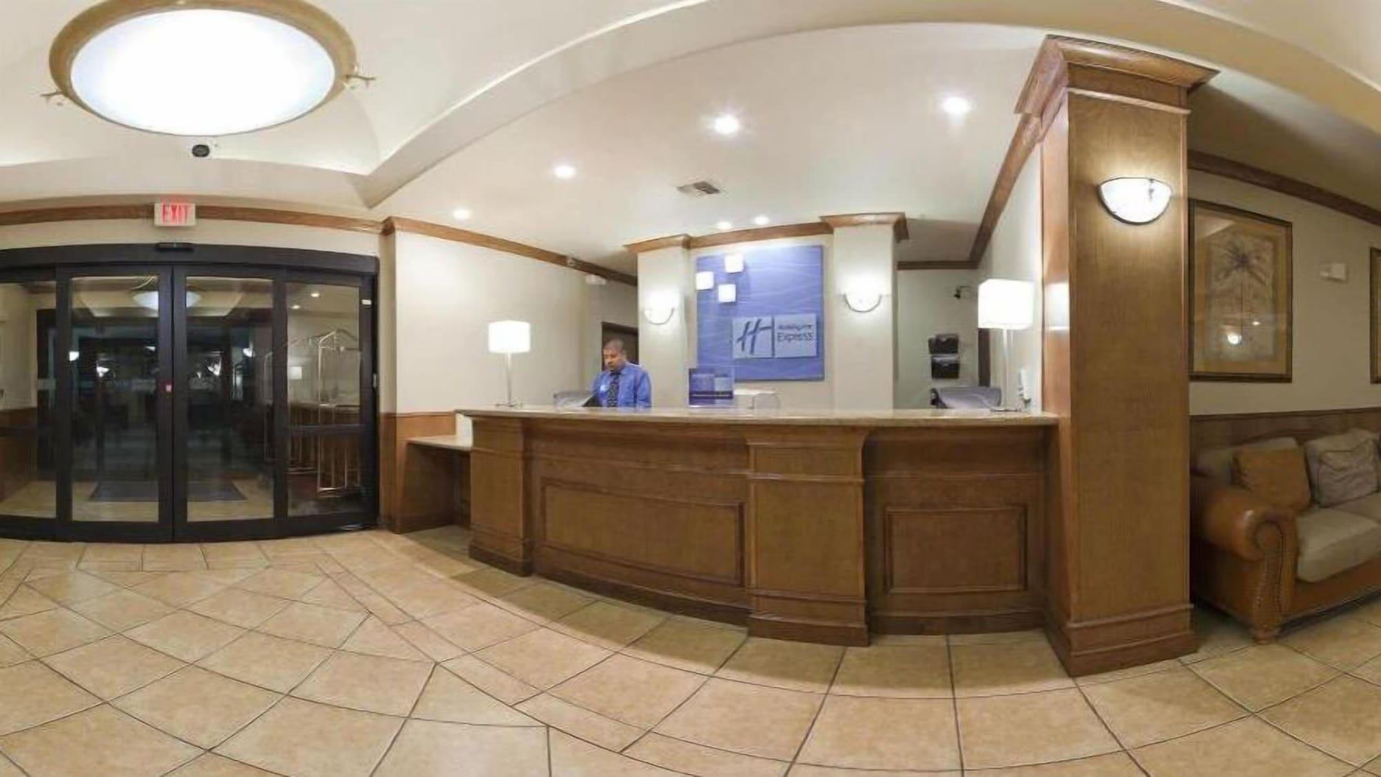 Vista Lobby Holiday Inn Express Hotel & Suites Mission-McAllen Area by IHG