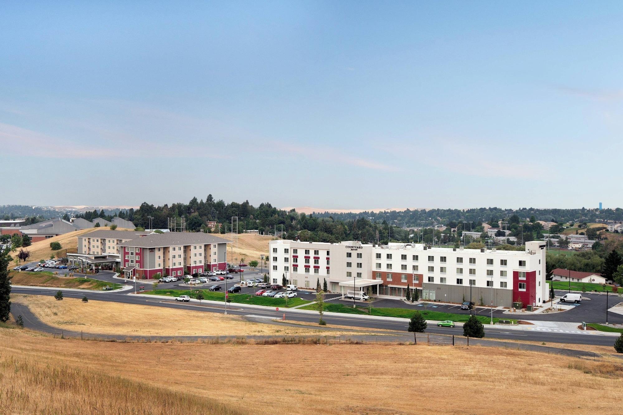 Vista Exterior Courtyard by Marriott Pullman