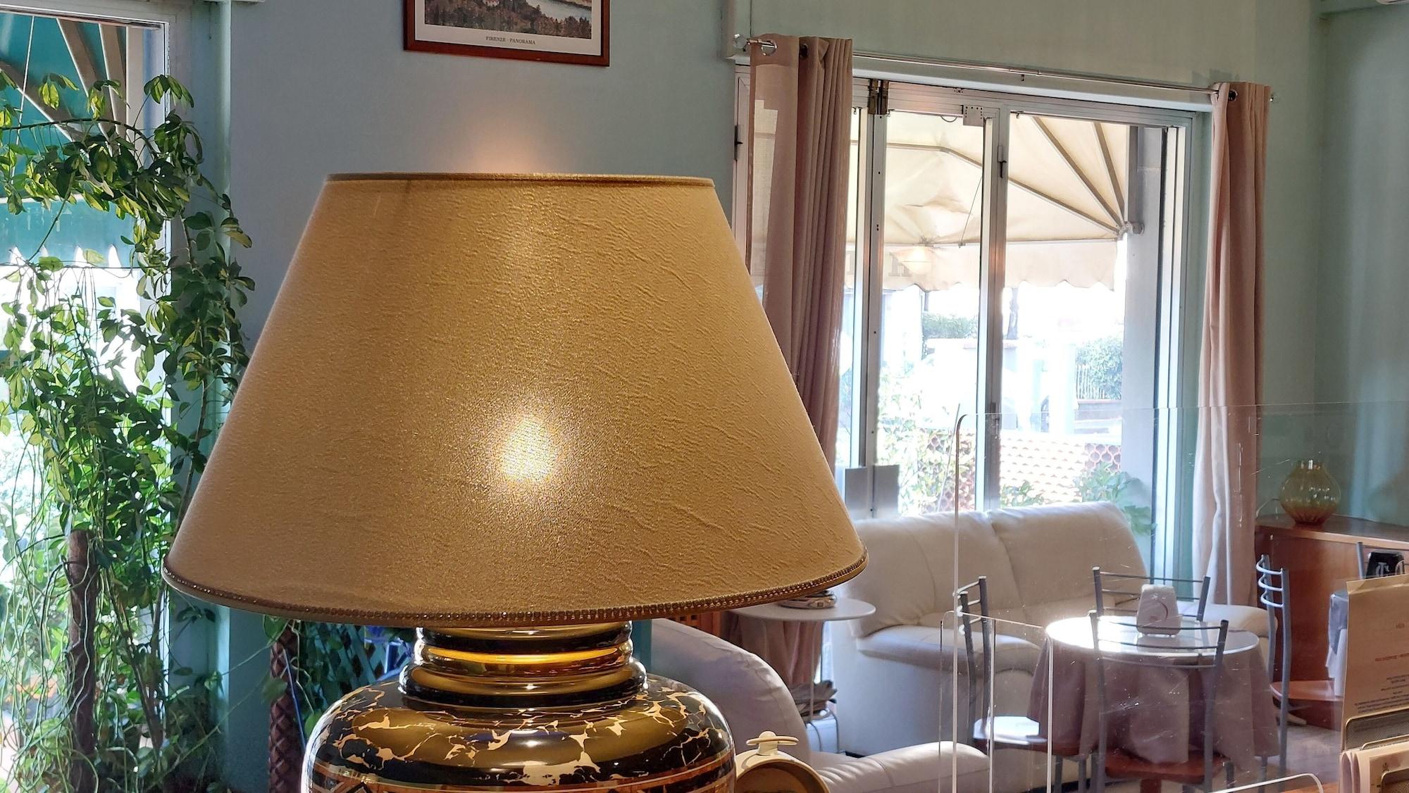 Varios Hotel Etrusco