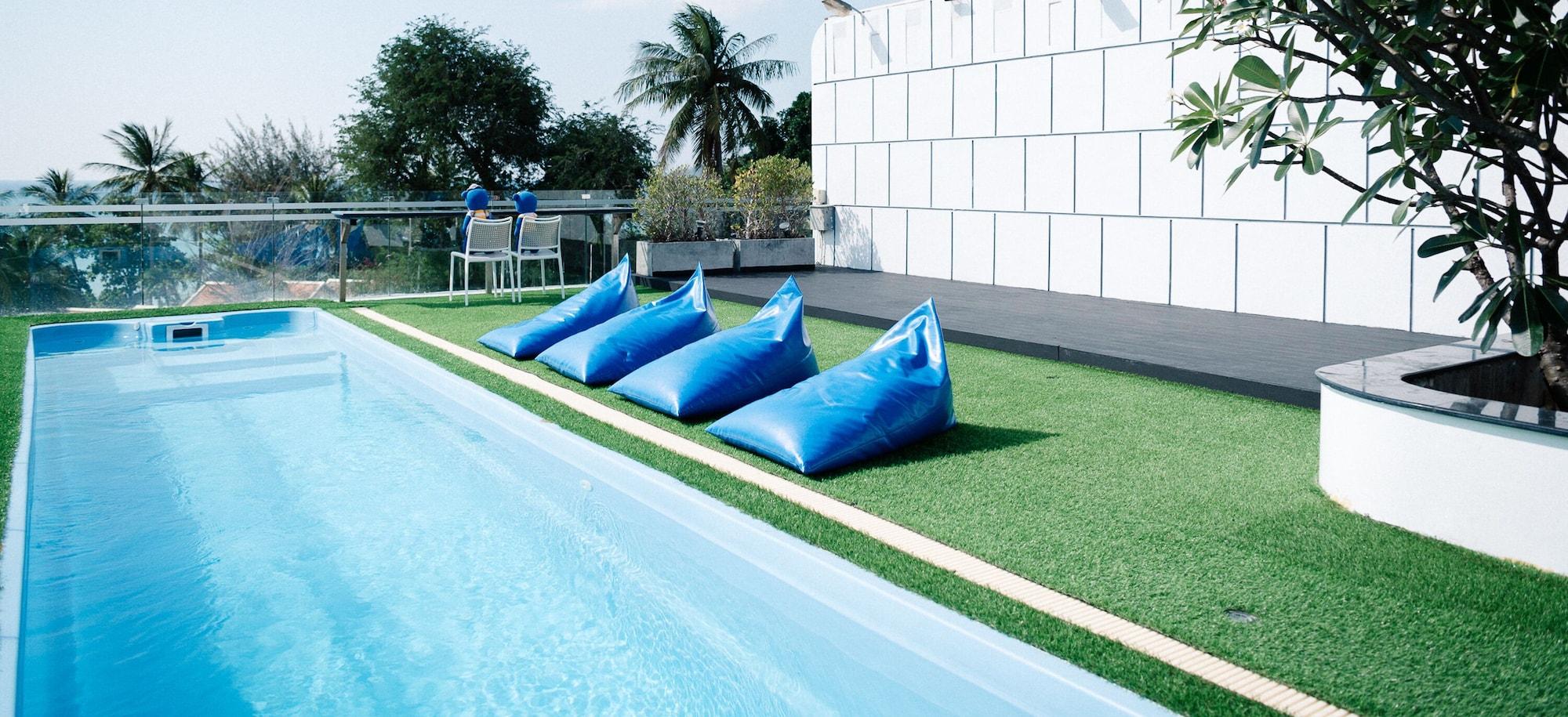 Varios BearPacker Patong Hostel