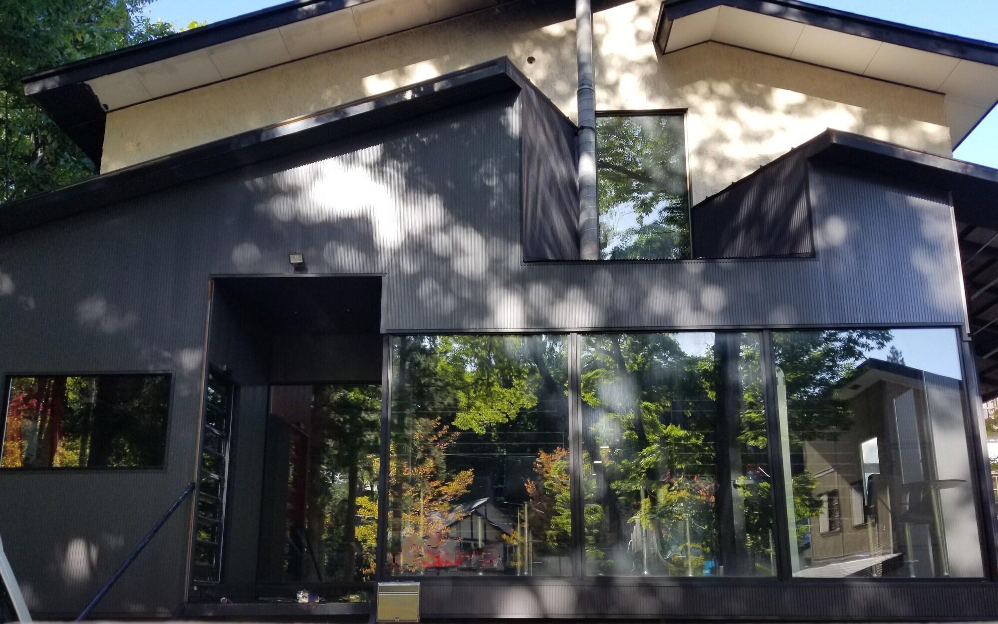 Varios Alpine Lodge