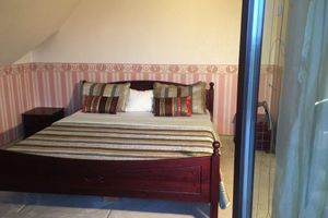 Alquiler Vacacional - Family House with Lake Velence panorama, swimming pool and free Wifi.