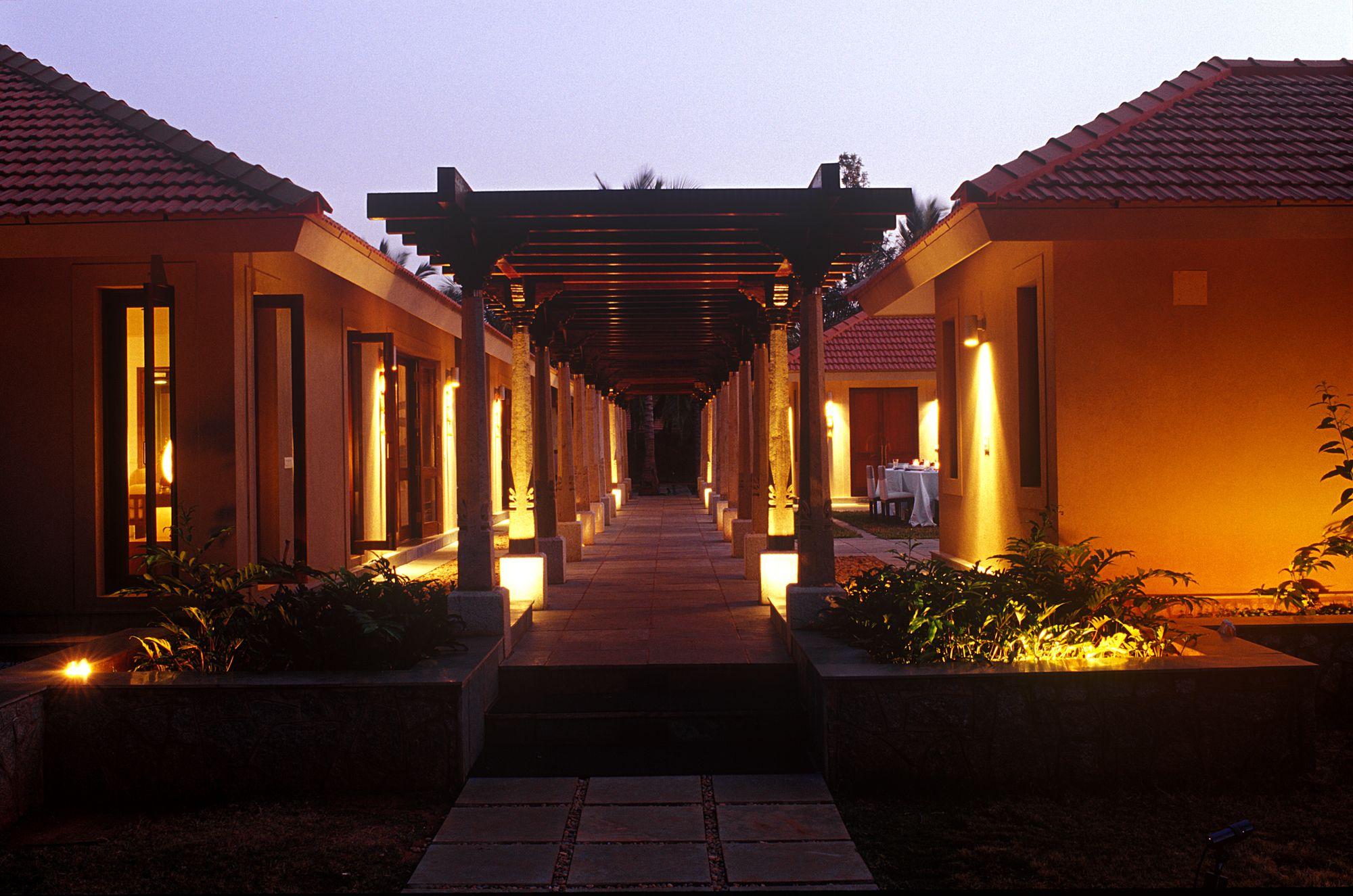 Vista Exterior Shreyas Retreat