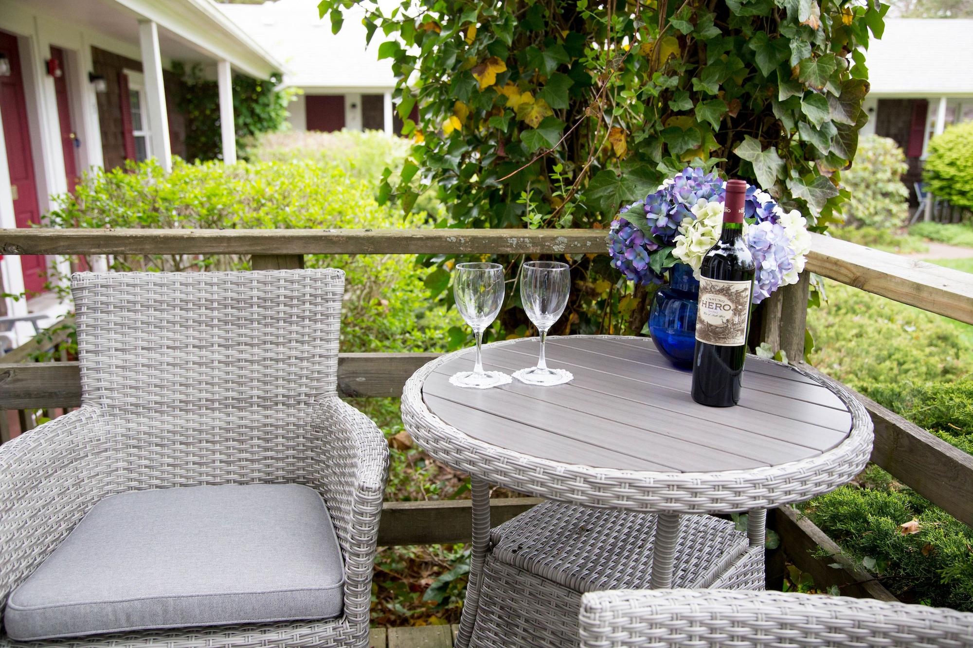 Equipamiento de Habitación Allen Harbor Breeze Inn & Gardens