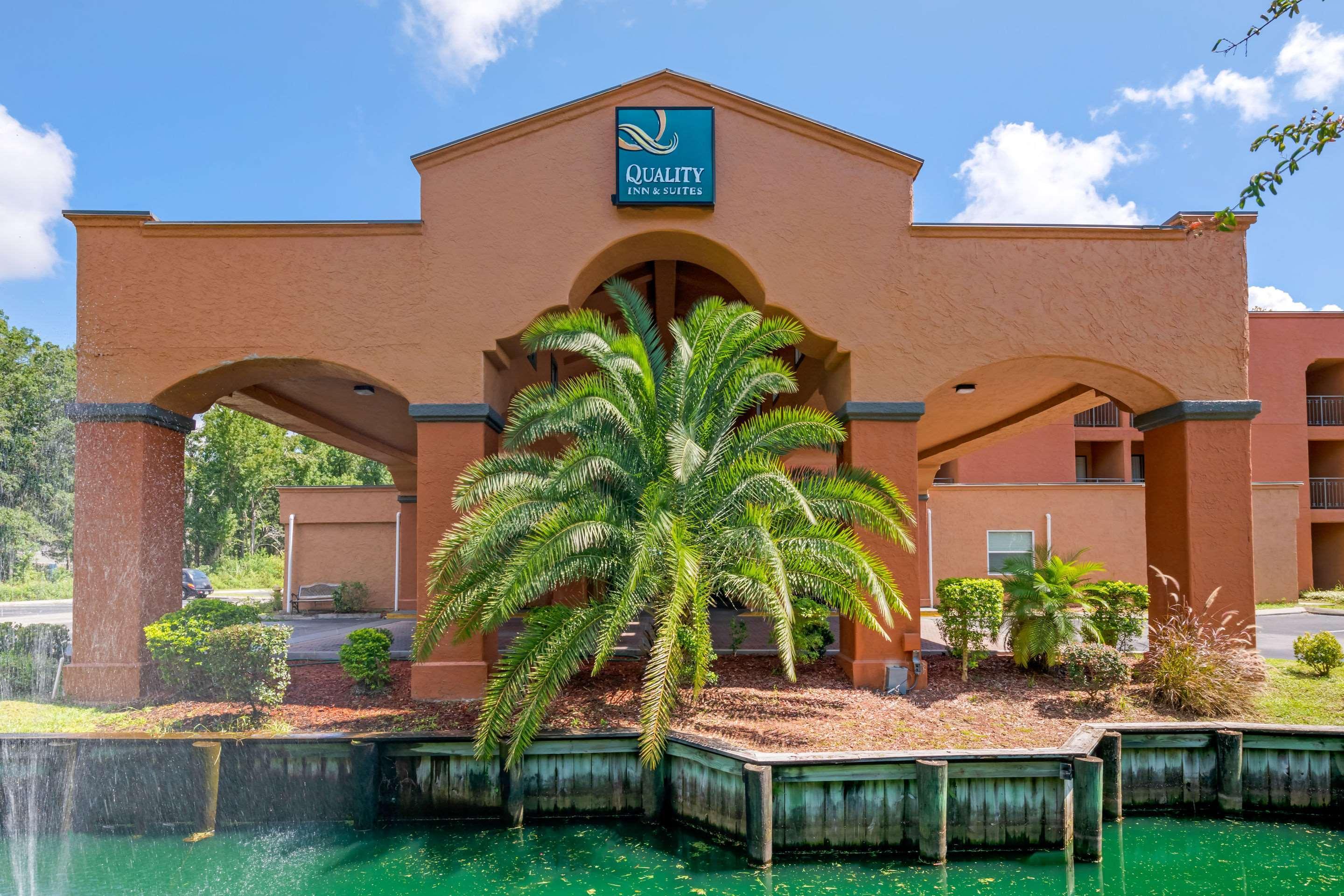 Vista Exterior Quality Inn & Suites Jacksonville-Baymeadows