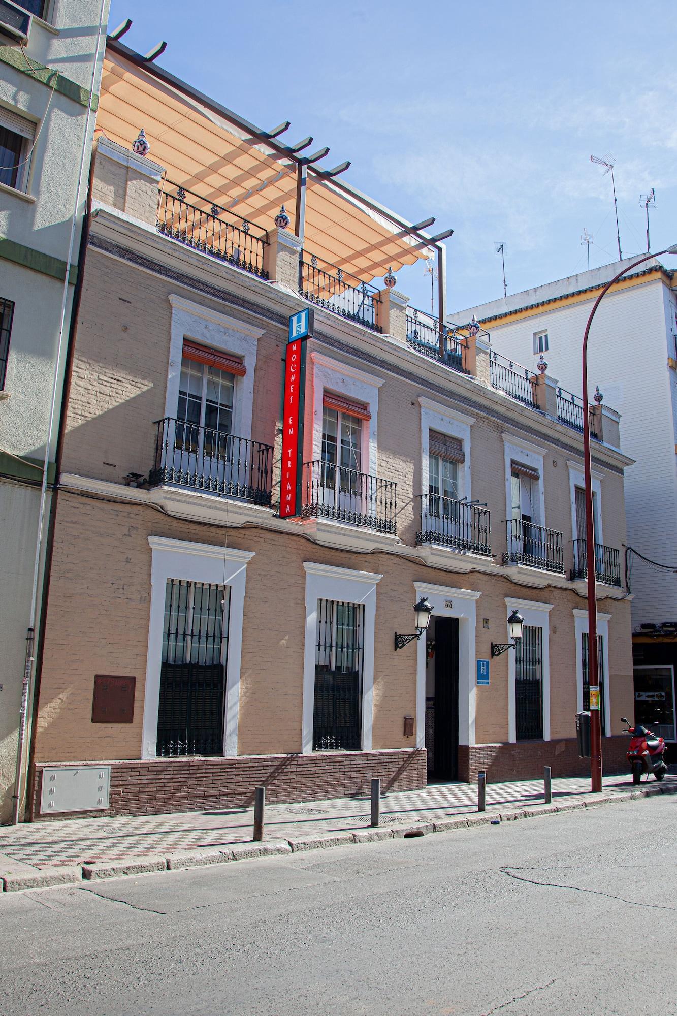 Vista Exterior Noches en Triana