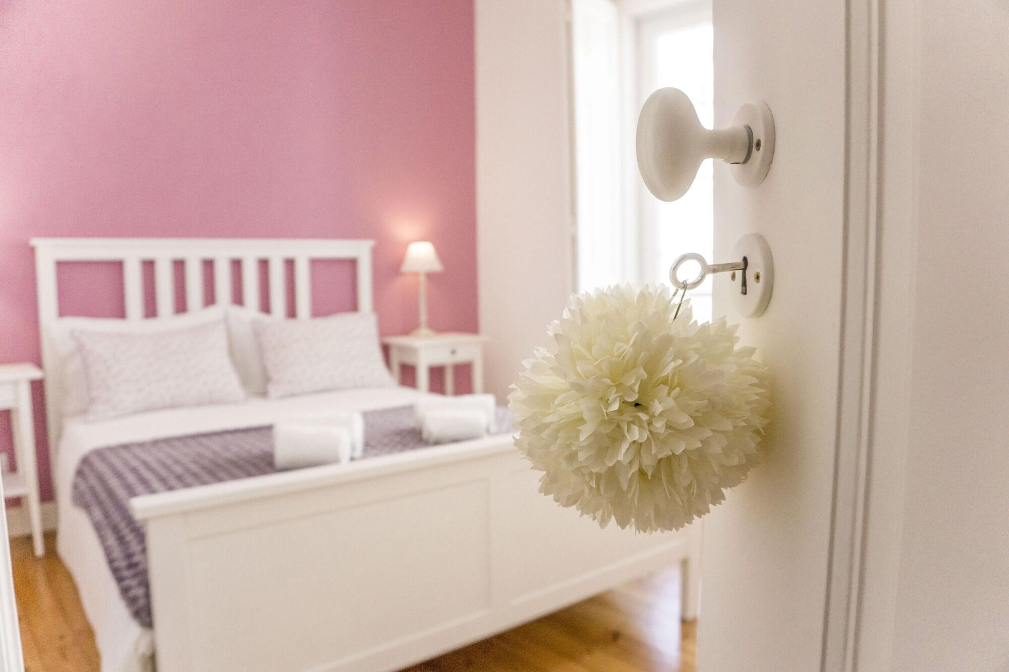 Varios Lalitana Townhouse