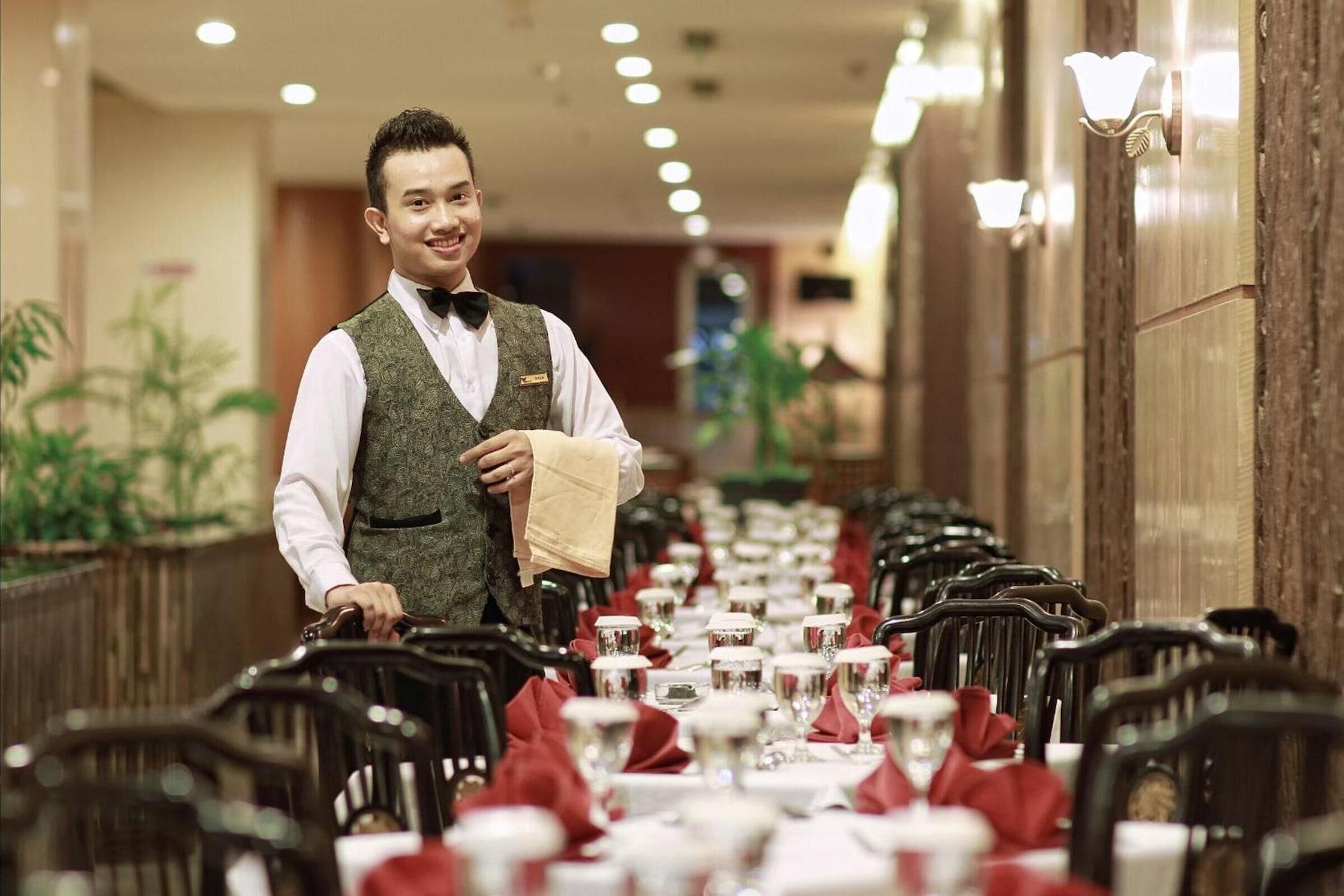 Restaurant Rocky Plaza Hotel Padang