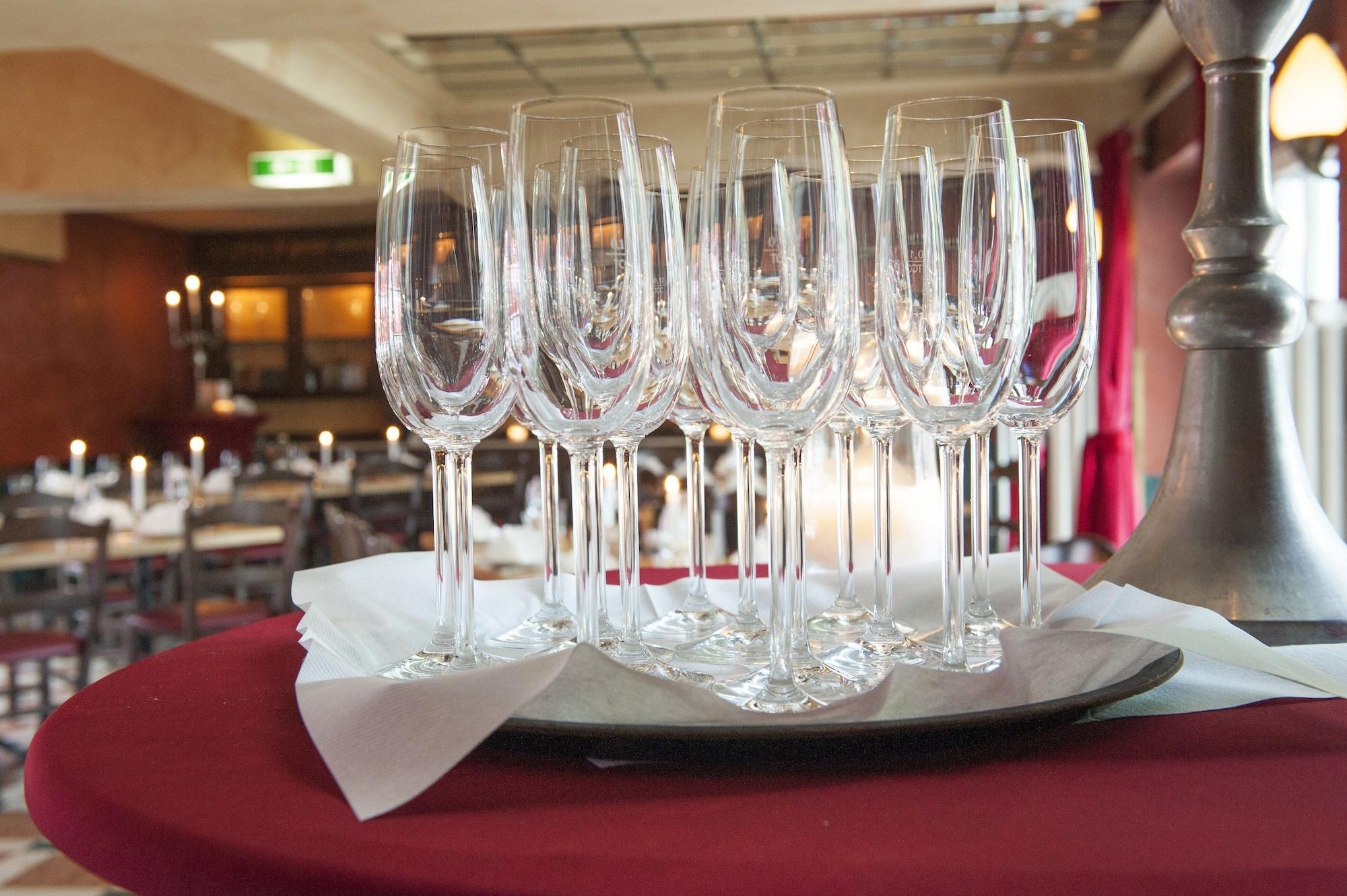 Bar/Salón XII Apostel Hotel Albergo