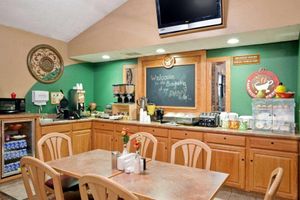 Alojamiento - AmericInn by Wyndham Manitowoc