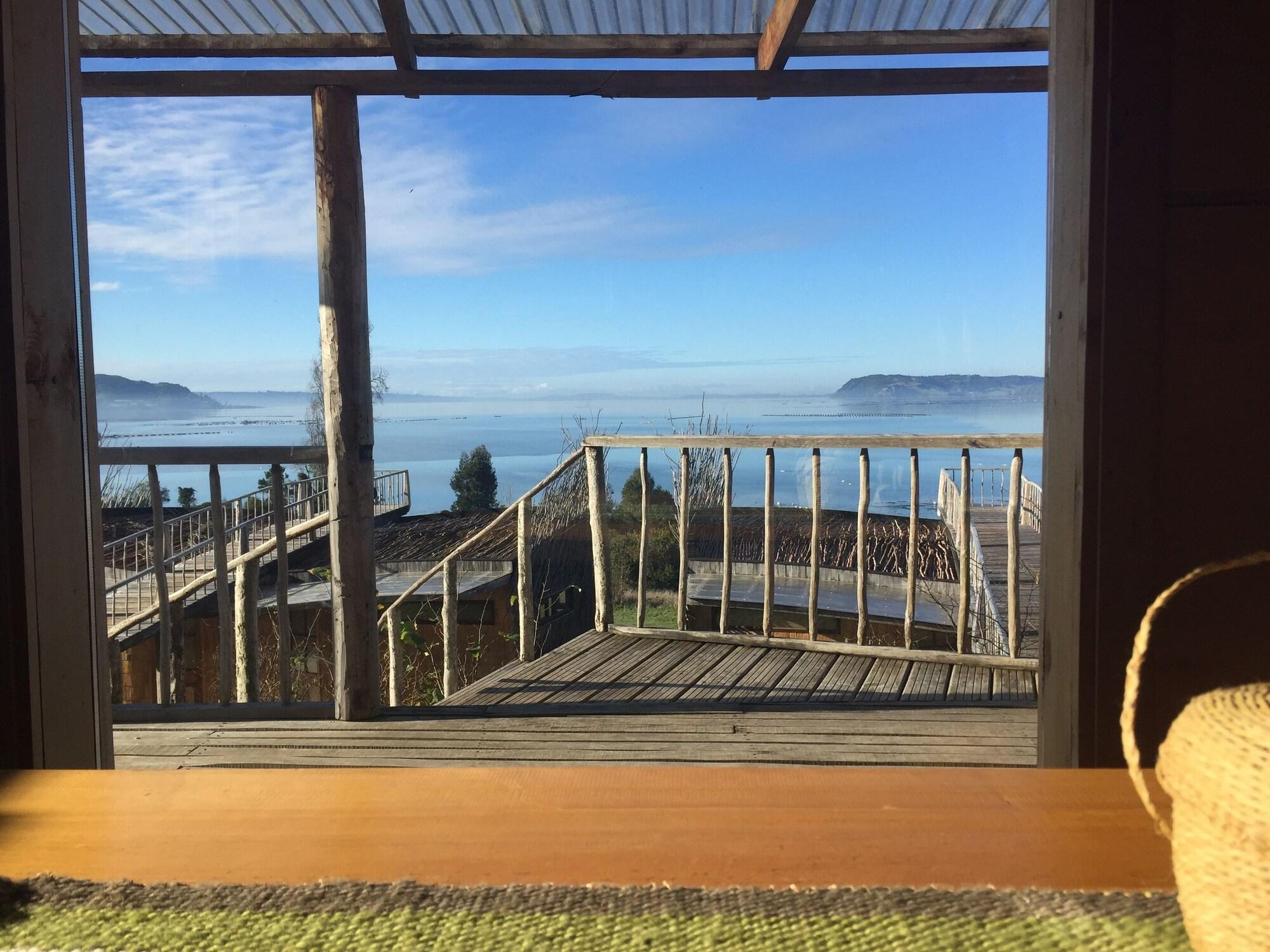 Vista Lobby Refugio Pullao