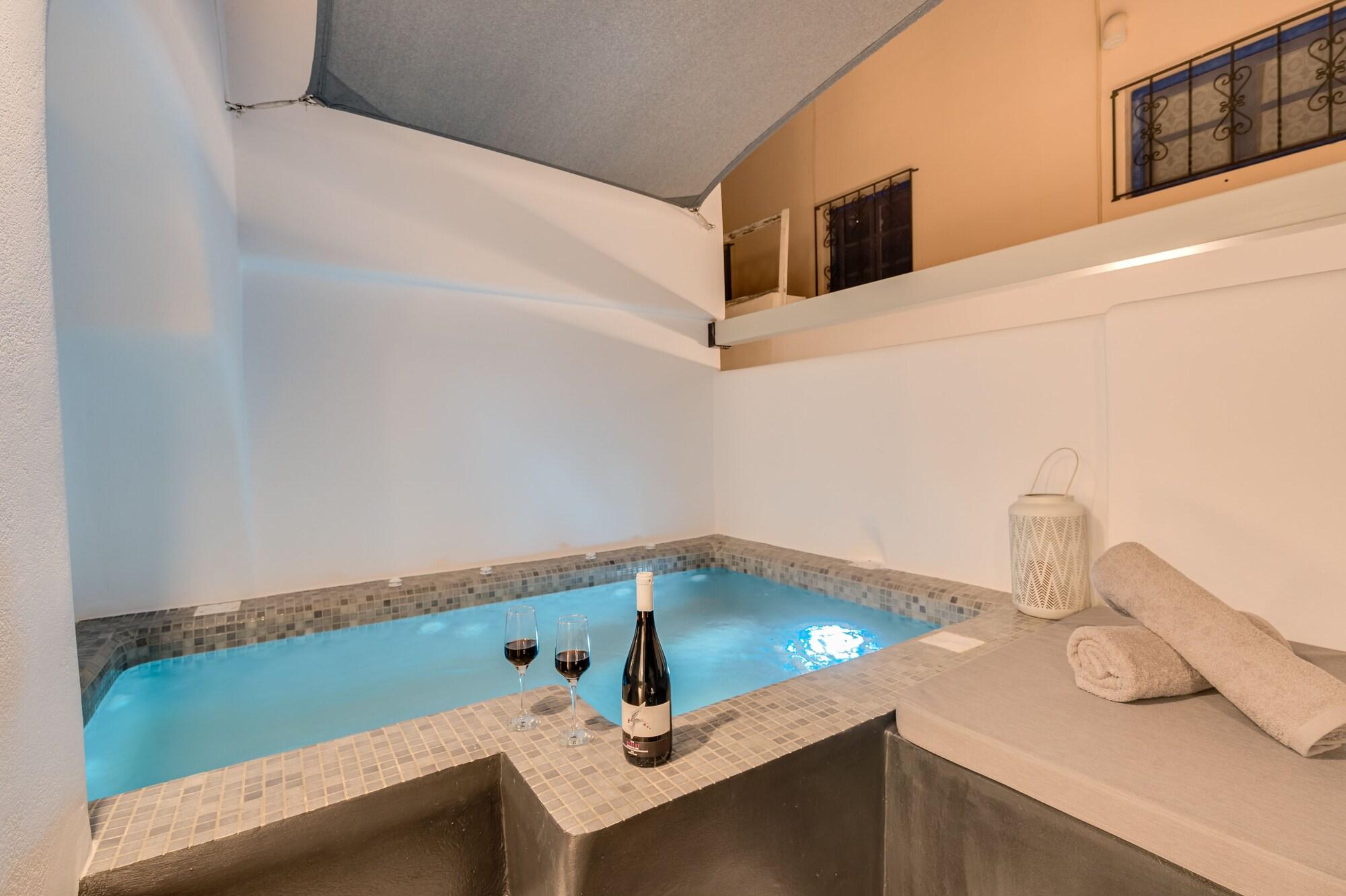 Vista Exterior Tiara Suites