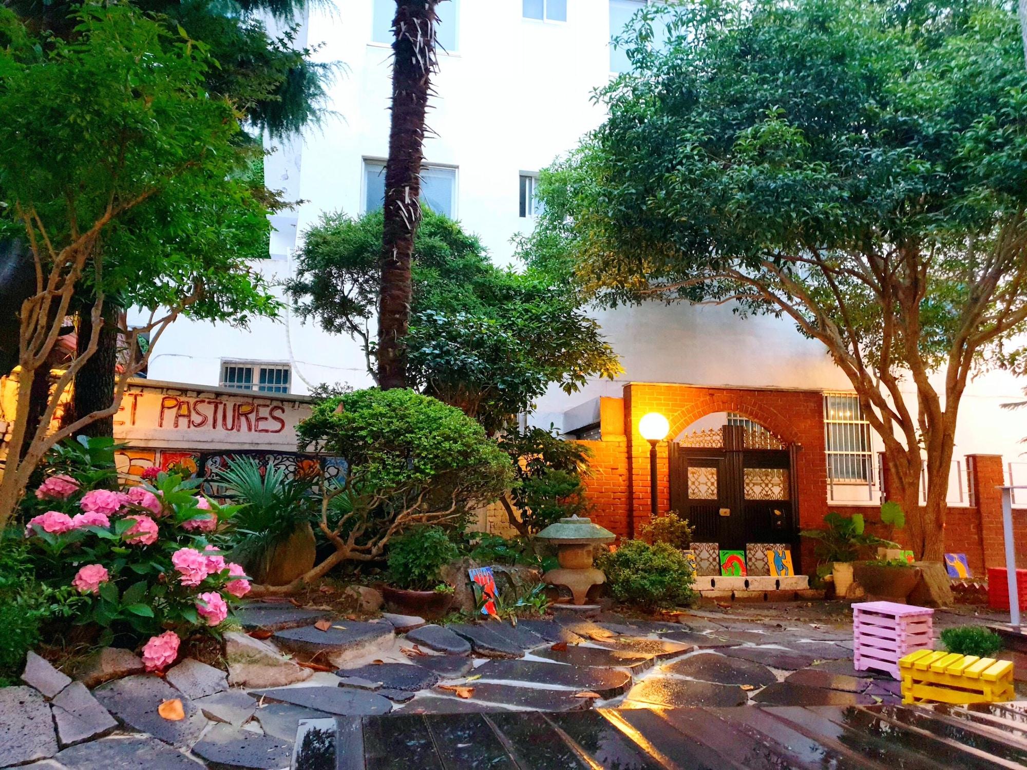 Varios Gallery Family Hotel