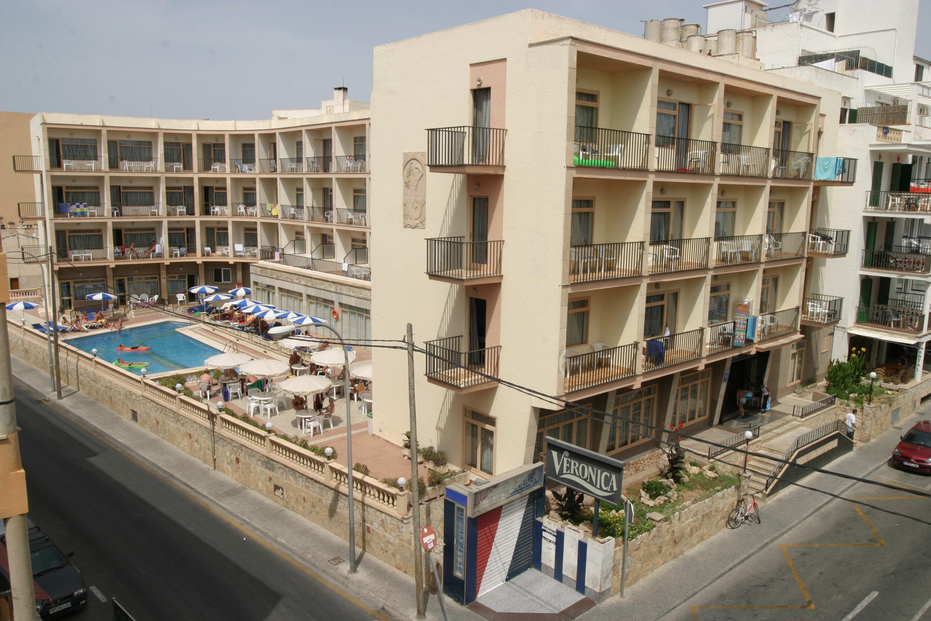 Vista Exterior Hotel Iris