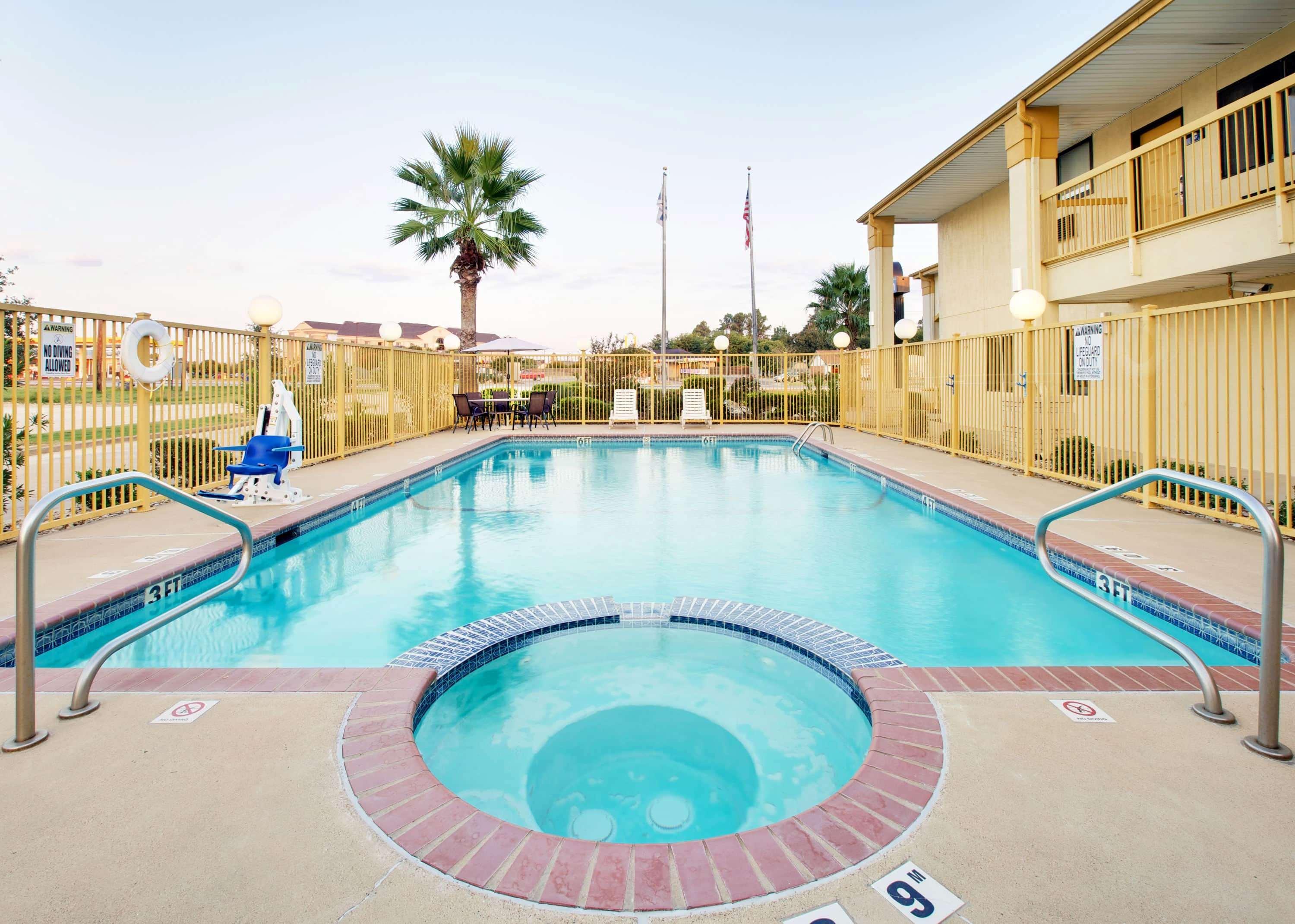 Vista Piscina Days Inn By Wyndham Fairfield