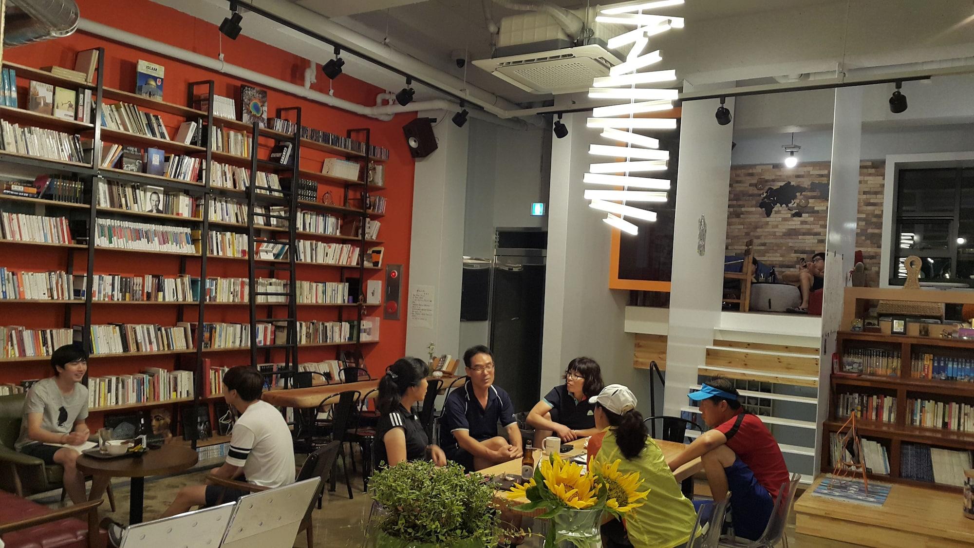 Bar/Salón Andong Poong-gyung HOSTEL n LIBRARY