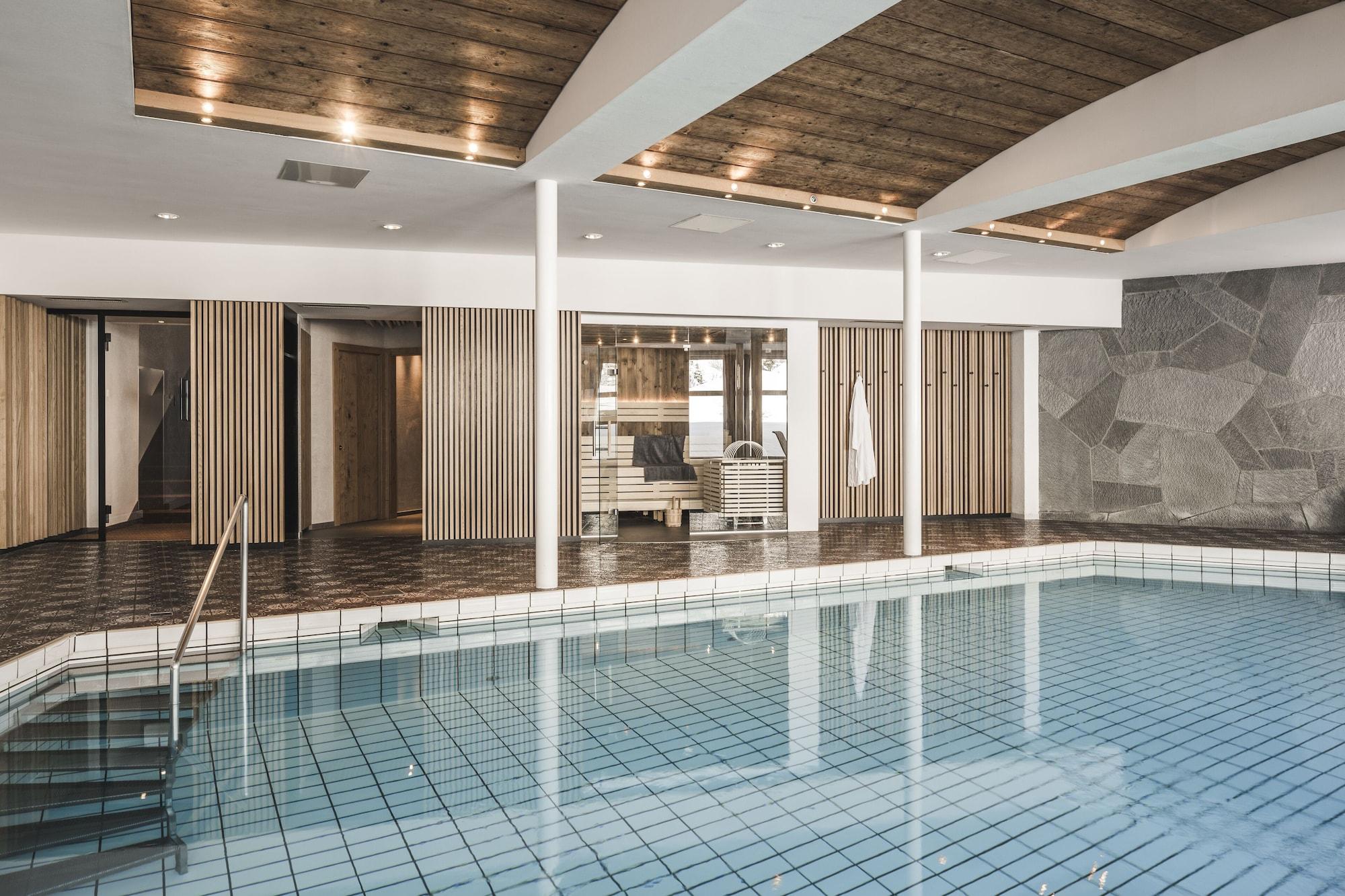 Vista Piscina Sporthotel  Bachmann