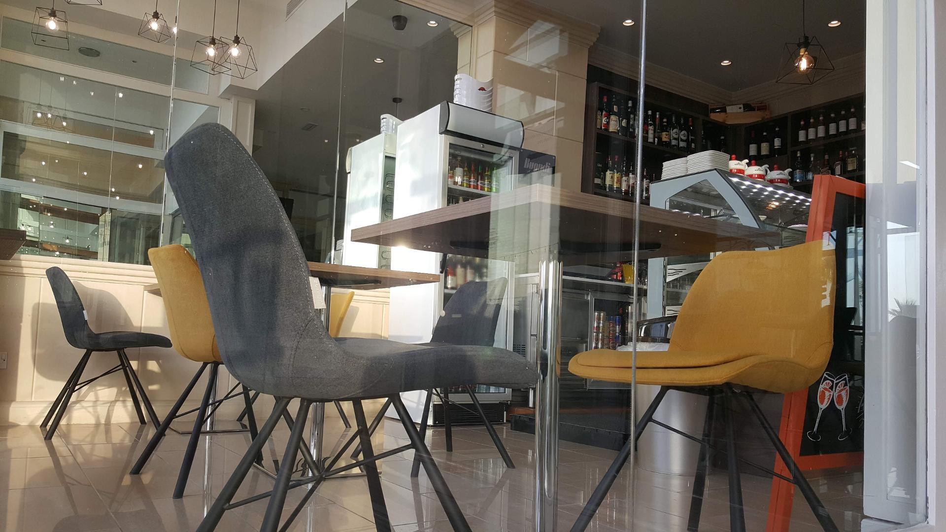 Bar/Salón Hotel Kennedy Nova
