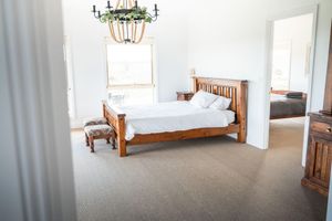 Alojamiento - The Farmhouse At Harry Scotts Vineyard. The Views!