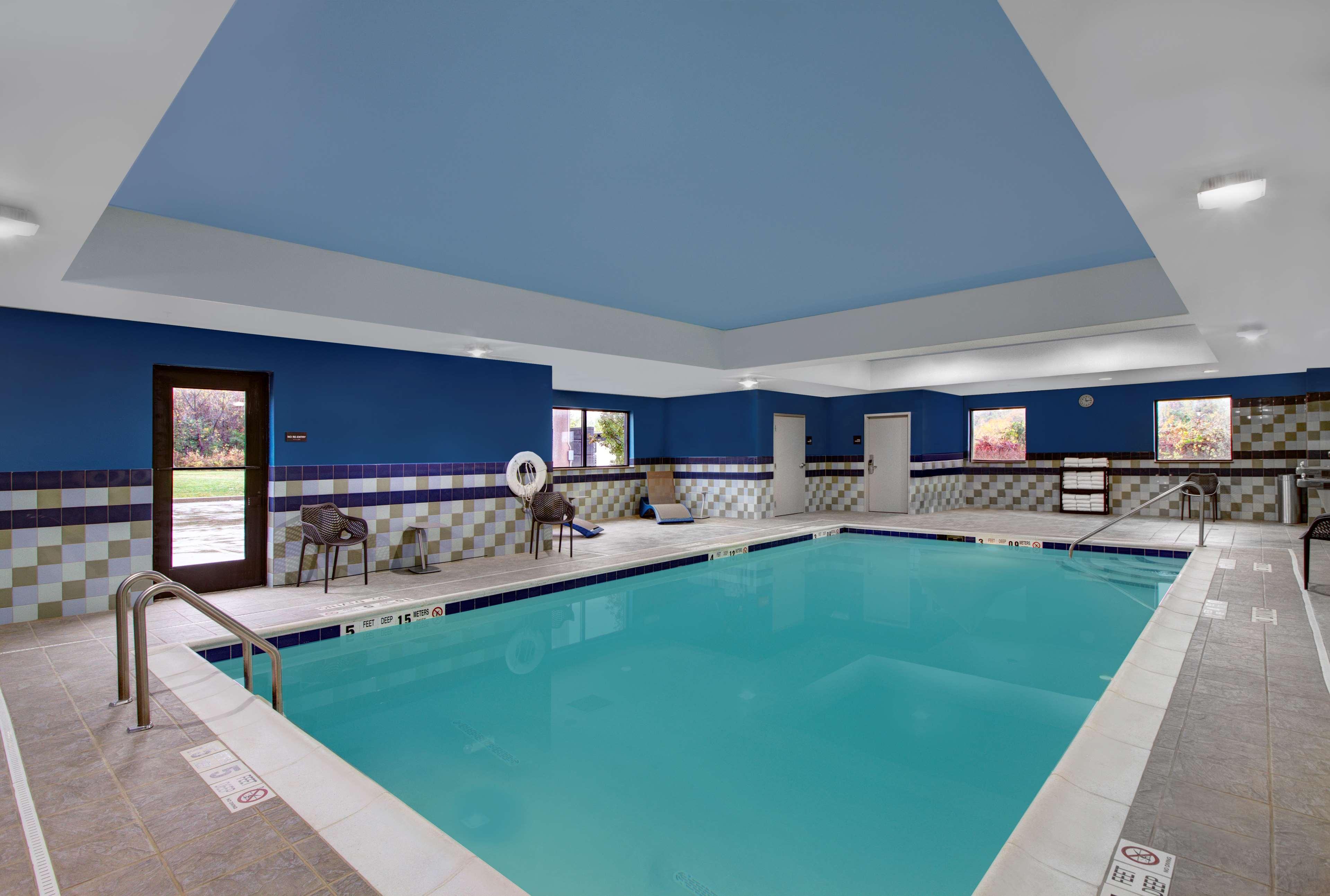 Vista Piscina Hampton Inn & Suites Syracuse Dewitt