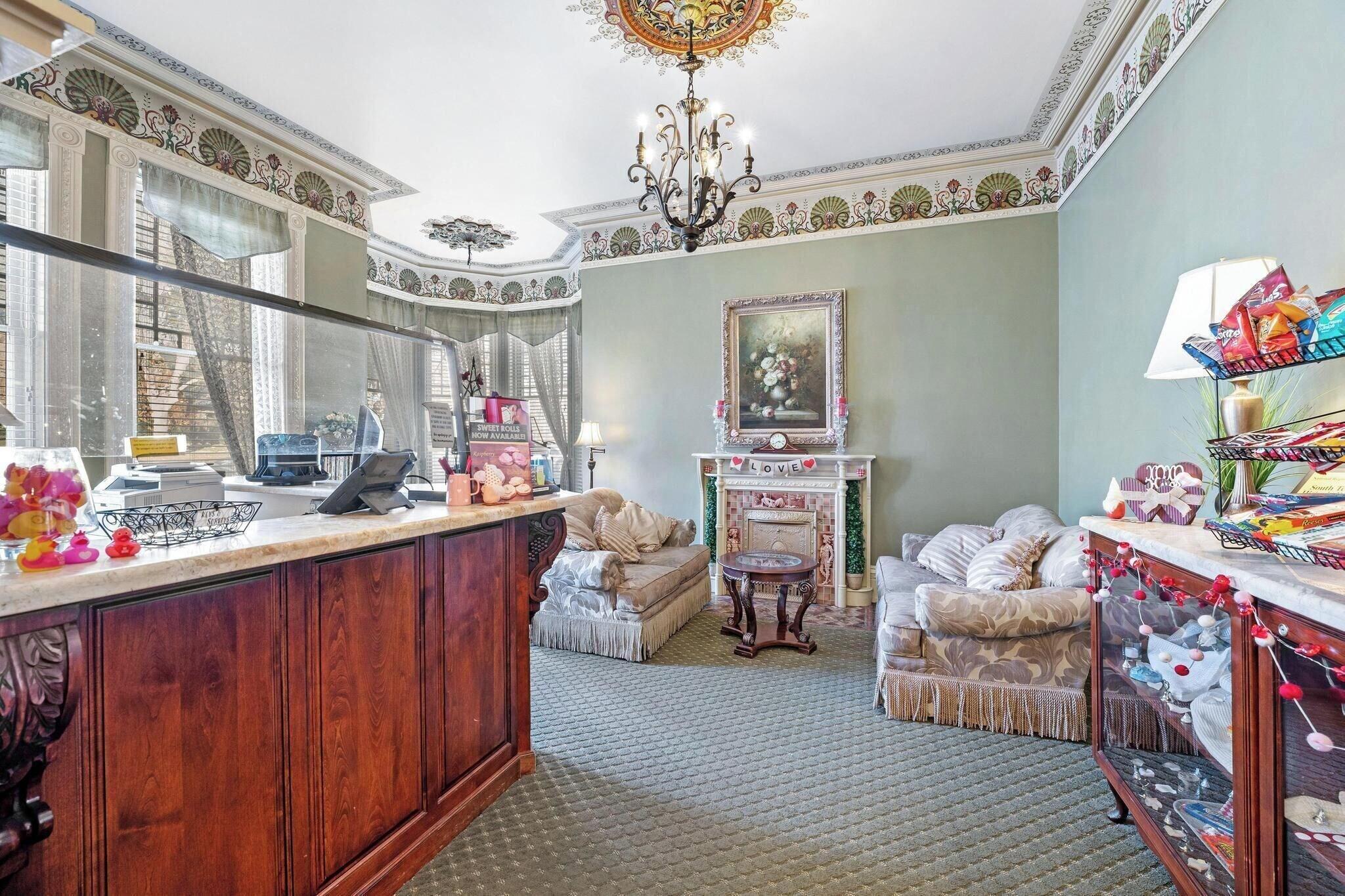 Vista Lobby Anniversary Inn - South Temple