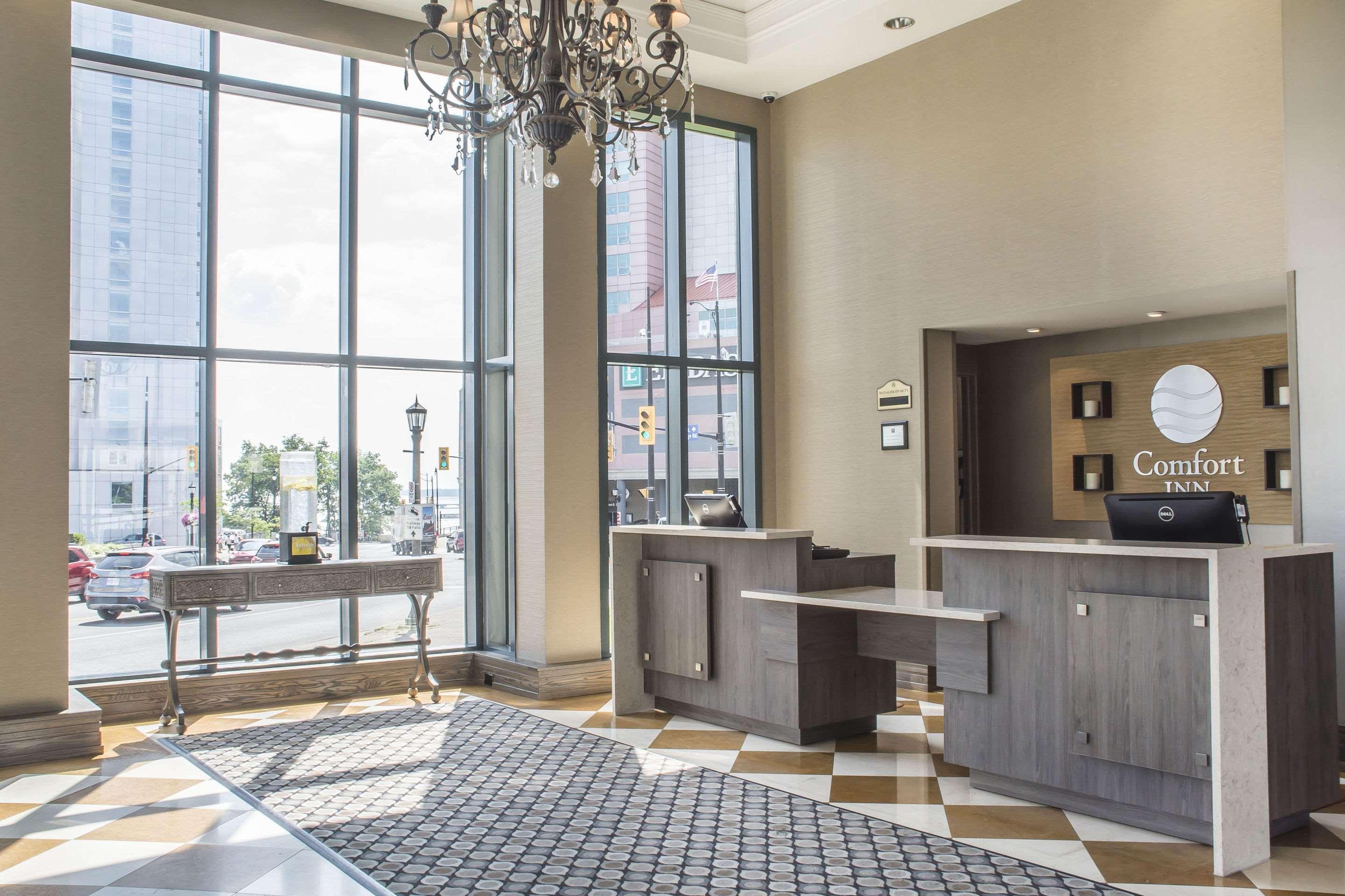 Vista Lobby Comfort Inn Fallsview