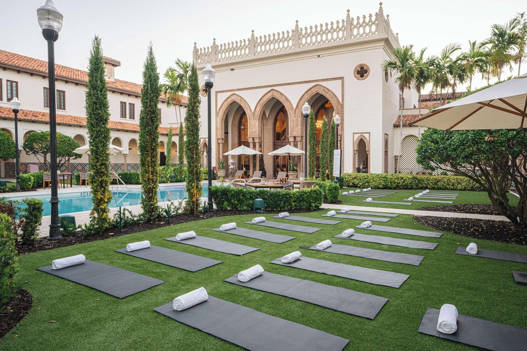 Vista Exterior Yacht Club at The Boca Raton (Adults-only)
