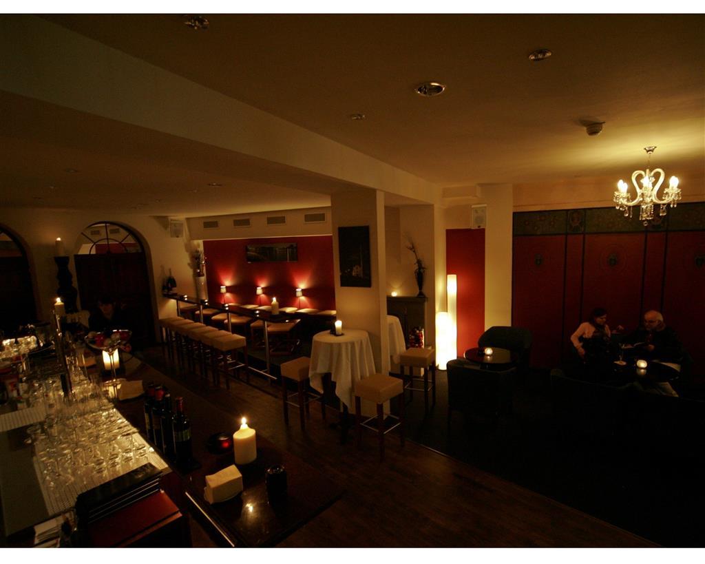 Bar/Salón Hotel Weisses Kreuz