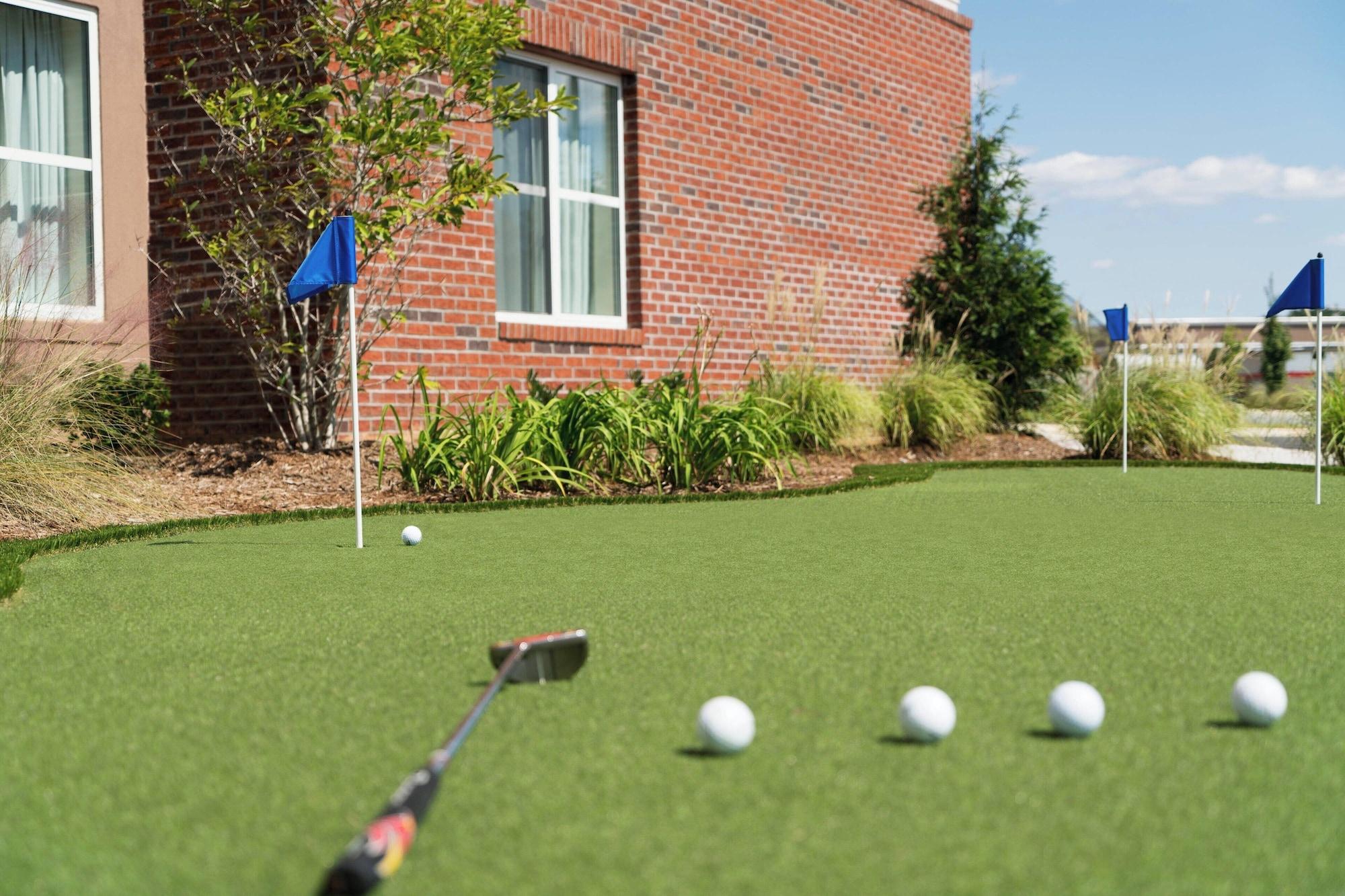 Campo de Golf Residence Inn by Marriott Winston-Salem Hanes Mall