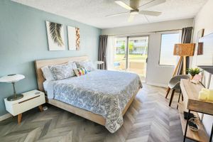 Alquiler Vacacional - NEW! Fully Renovated 1BR/1BA condo. Short walk to beach & Coconut Marketplace!