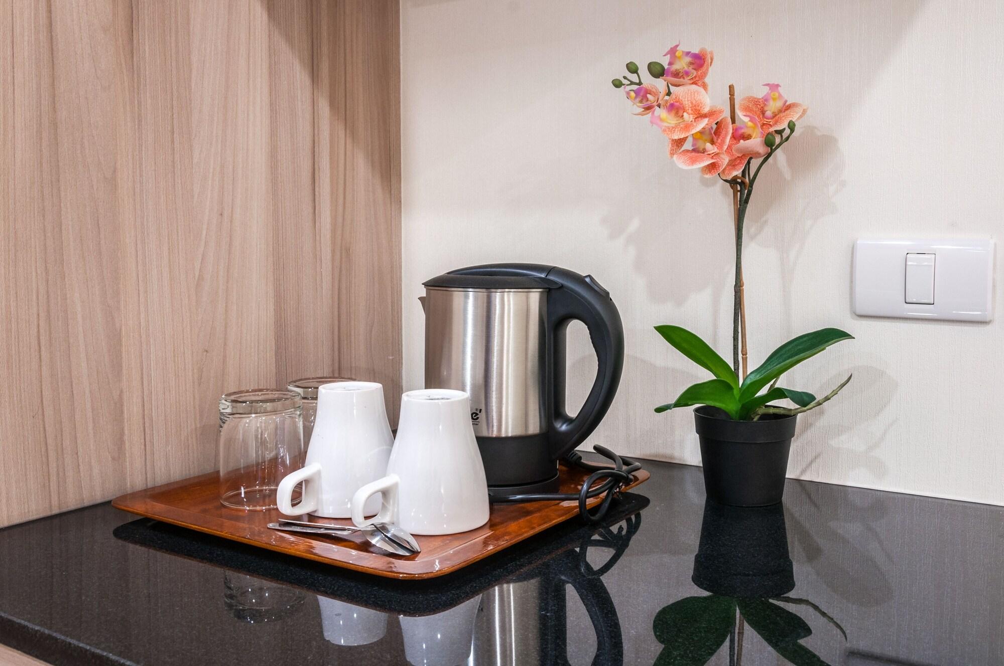 Set de Habitación Leela Orchid Hotel