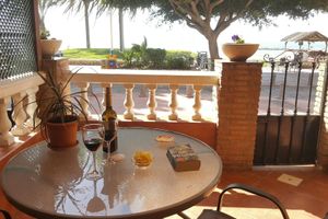 Alquiler Vacacional - SUITABLE. 1st BEACH LINE. AT STREET LEVEL. 2 BEDROOMS / 4 PEOPLE. WIFI AND SATELLITE.