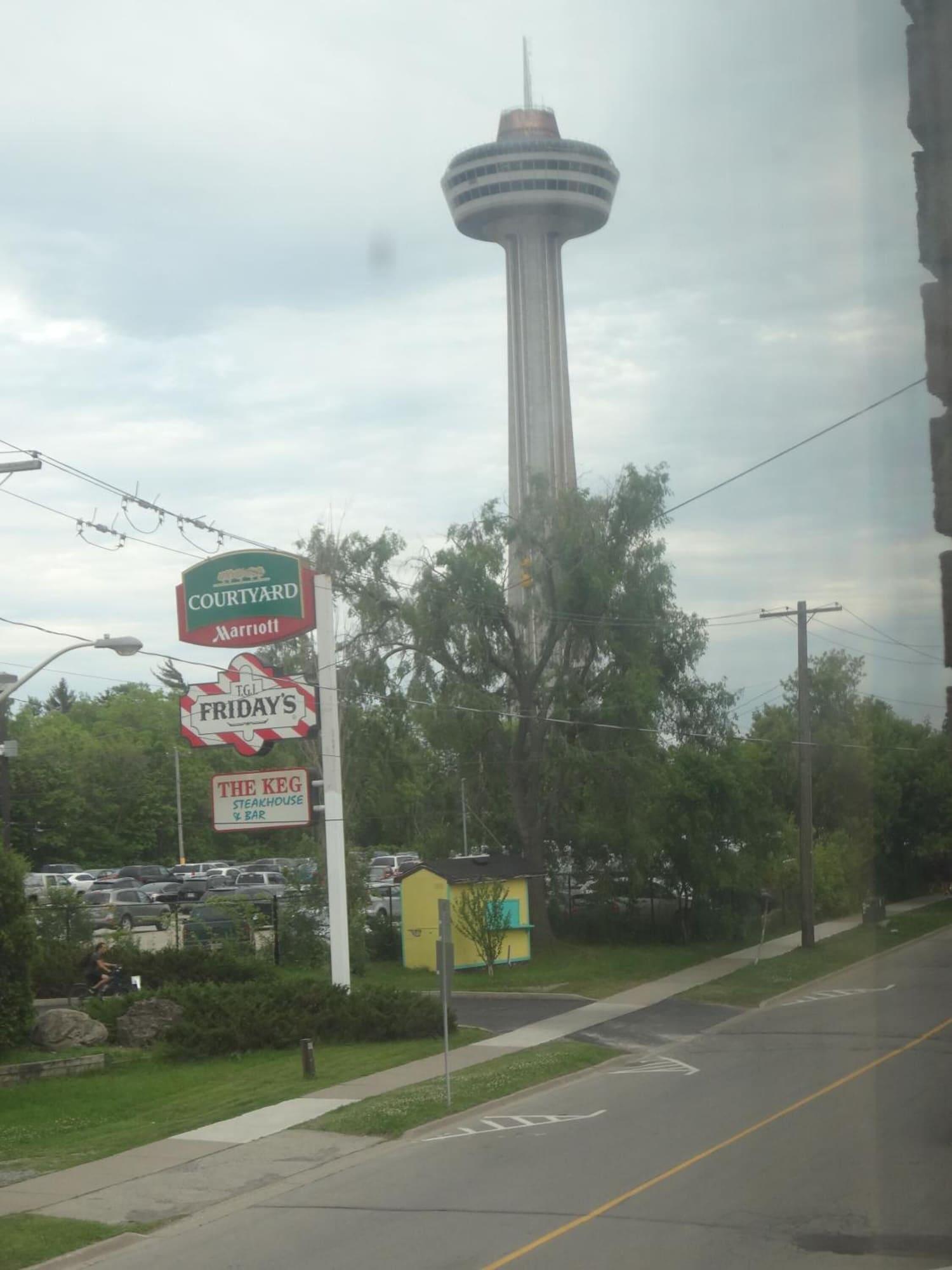 Vista Exterior Empress Inn and Suites by The Falls