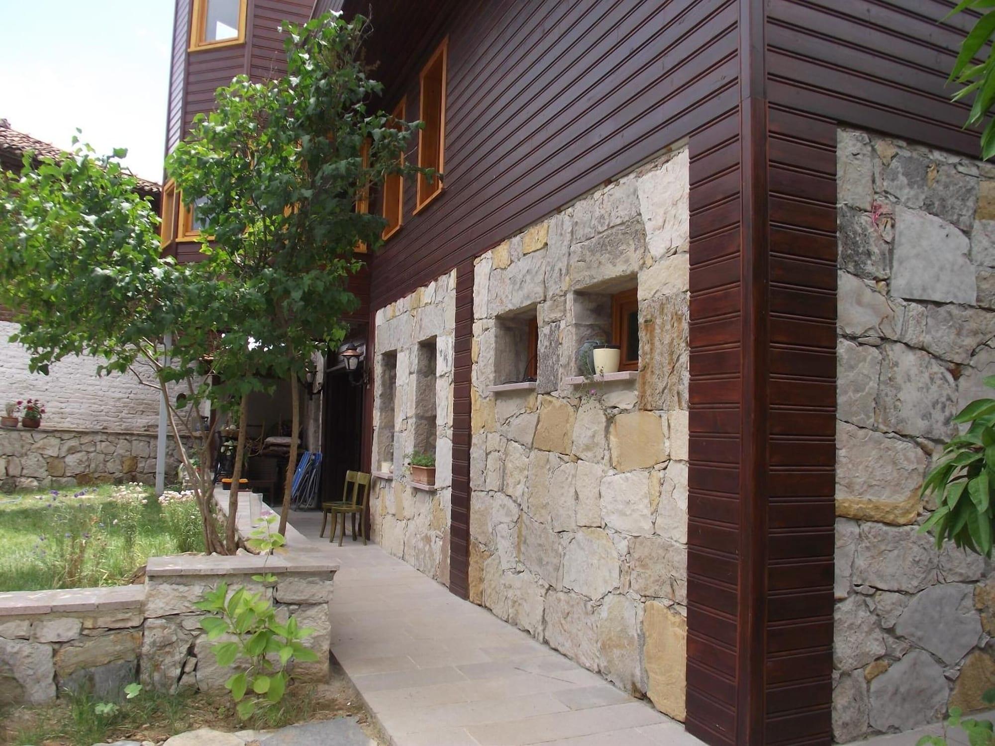 Vista Exterior Konak Lapeistra