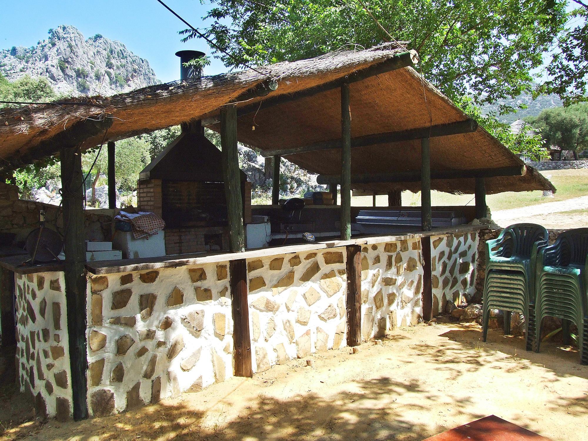 Bar/Salón Los Chozos