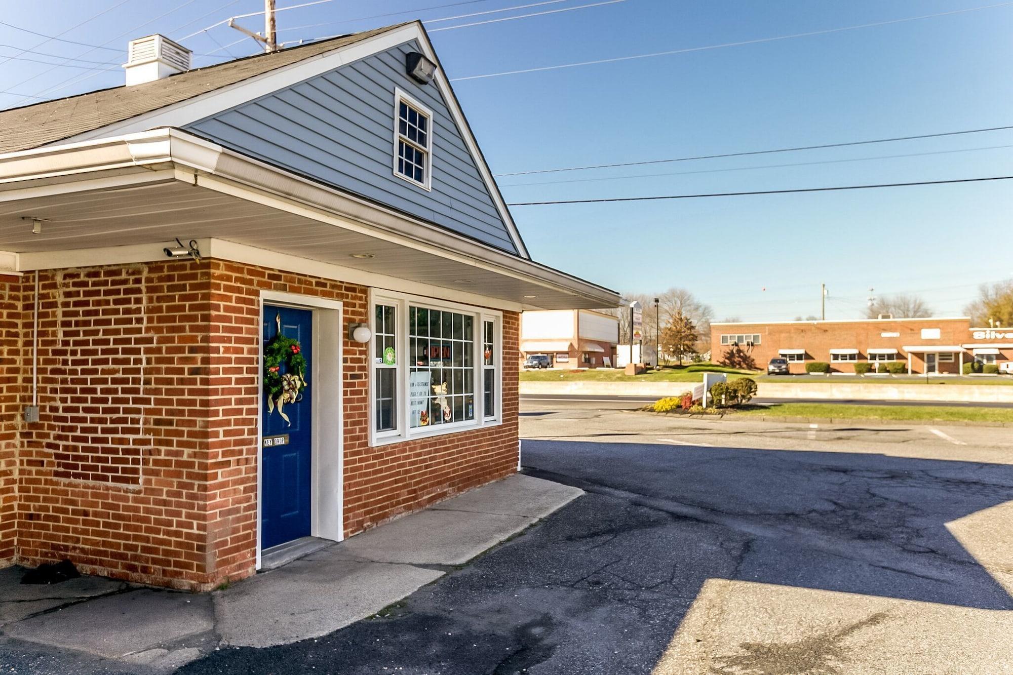 Varios White Marsh Motel