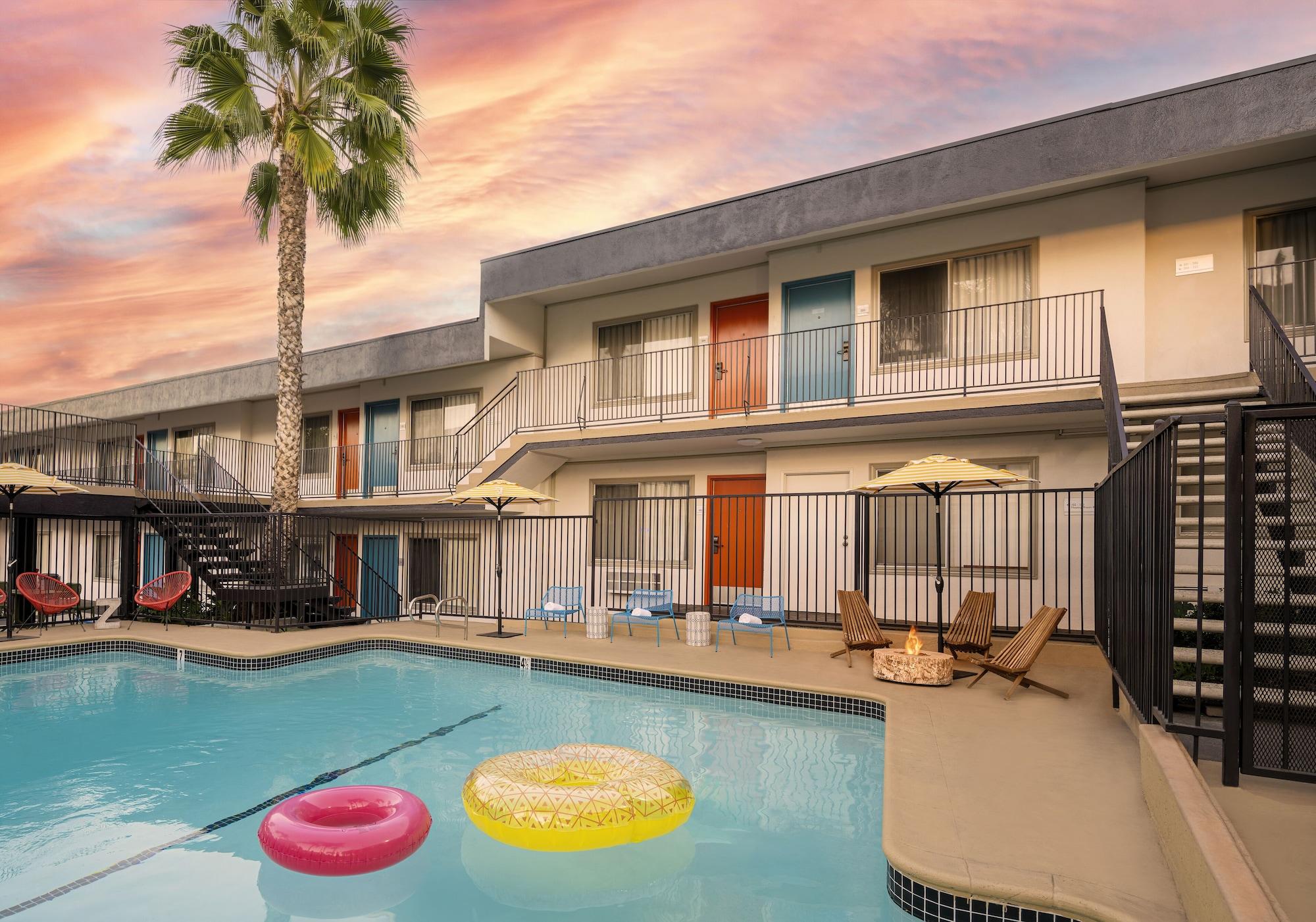 Vista Piscina The Sojourn Los Angeles - Sherman Oaks